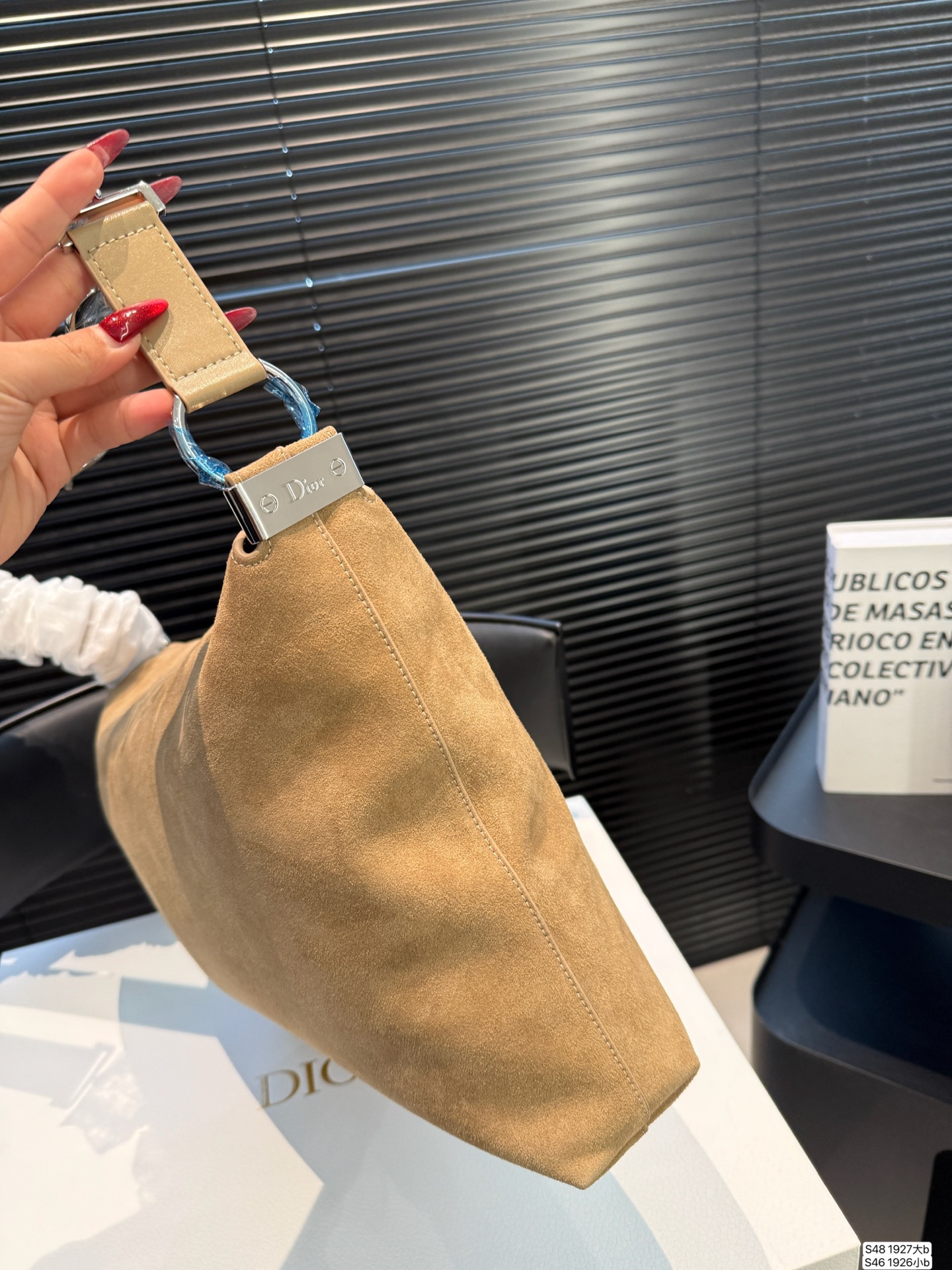 大号P290 小号P280 配盒子新款迪奥托特 闭眼都能入手的包包| 托特包 真的是闭着眼都能冲的款式! 尺寸:大号40 29 小号32 26 货号大号1927 小号1926