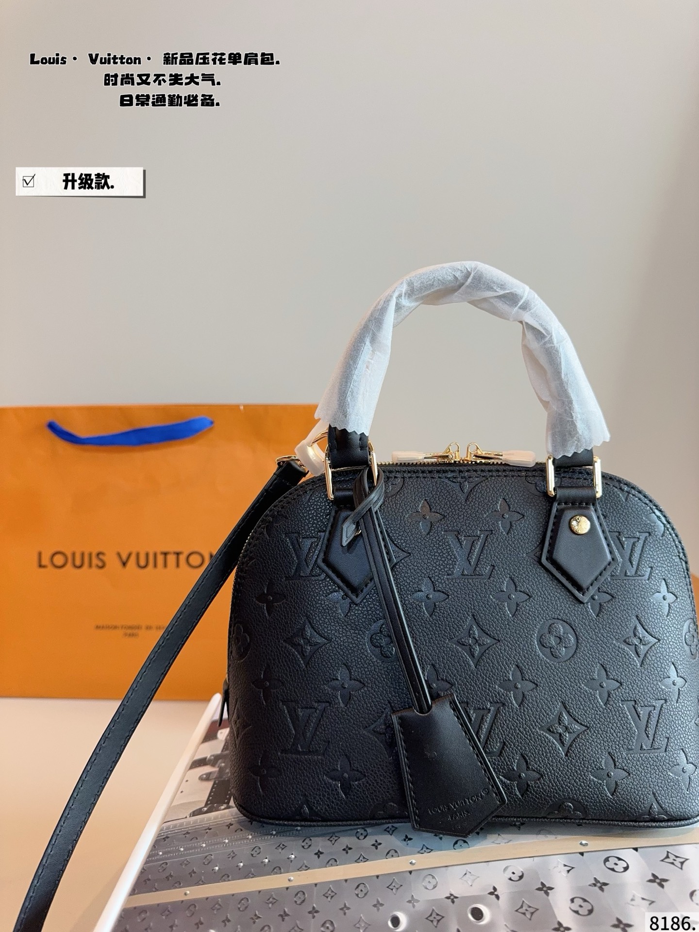 p195.配礼盒🎁. LV 路易威登 贝壳包 新品系列最新Teddy系列🐒高版本 贝壳包 手感超级好 搭配起来超级美腻 超级推荐 走秀款同步 上身效果好 原版五金带logo 超级洋气 奢华高贵的象征 走秀款 人手一只s 尺寸：24*11*17cm