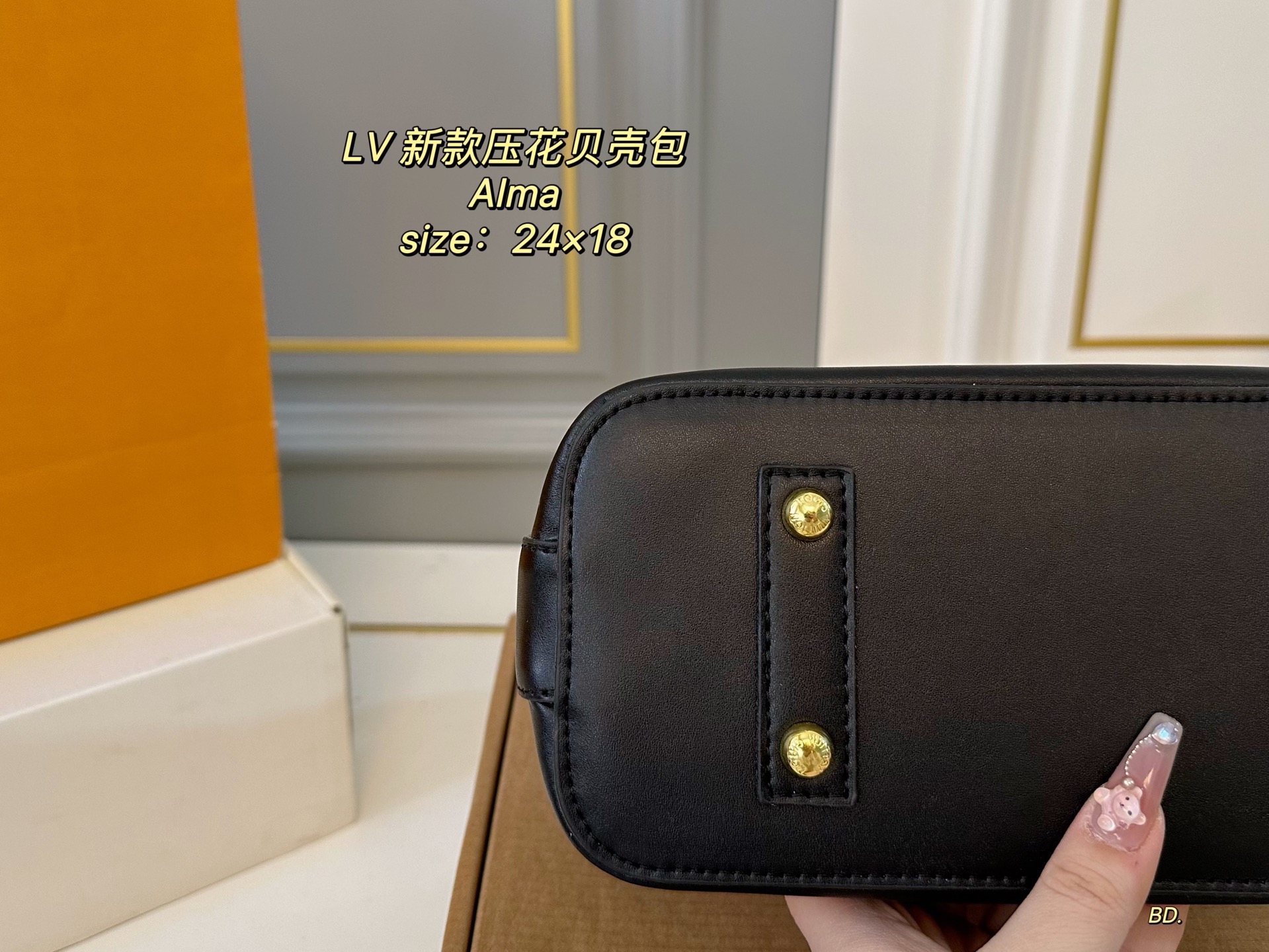 P145（折叠盒） size:24&times;18 LV路易威登新款压花alma贝壳包💕 经典包款，简约却不失时尚～ 很别致 小巧精致但内里容量足💯 日常通勤绝对OK，撞包率也不高‼️