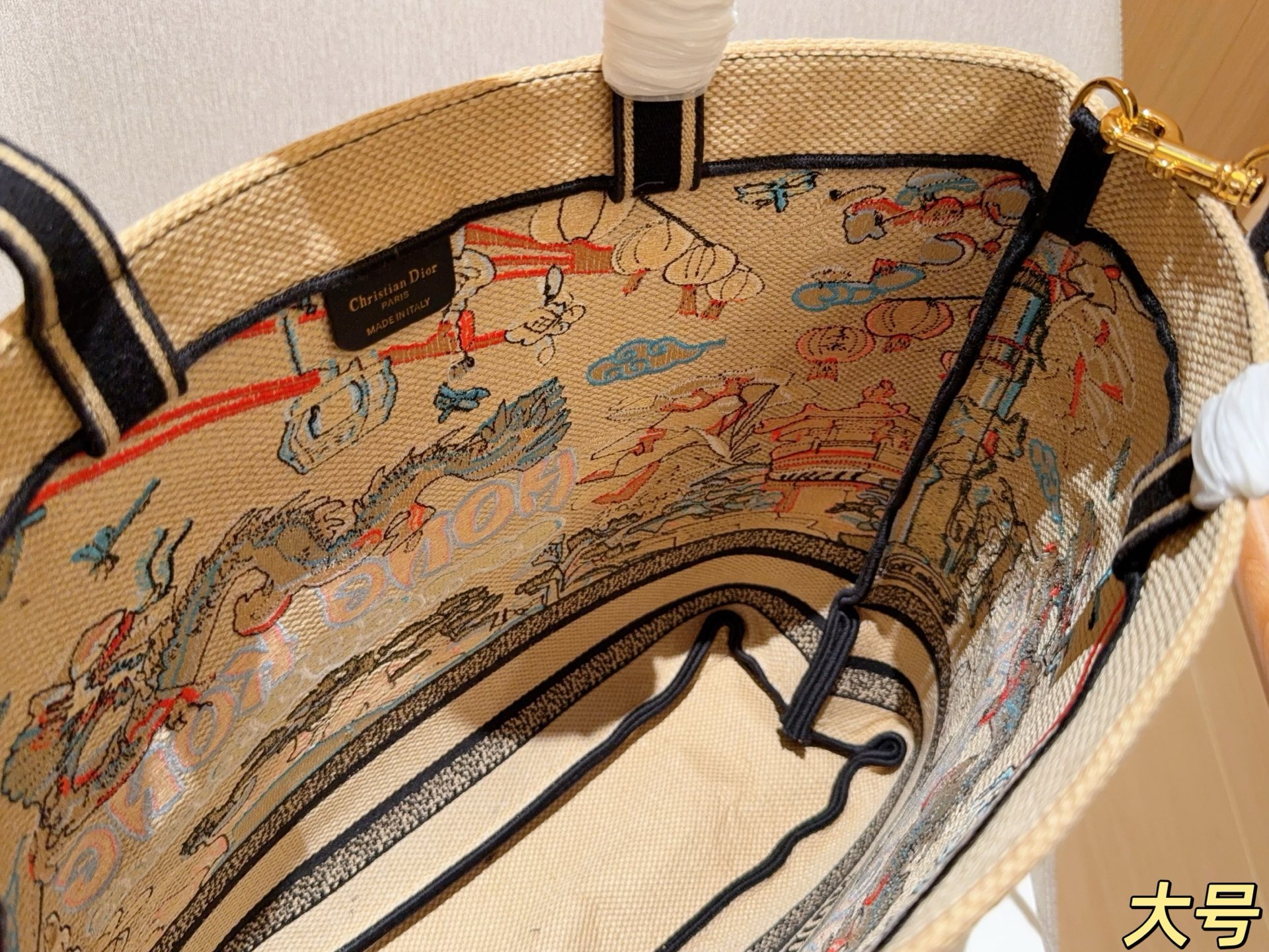 💰235 大号 Dior迪奥 新品刺绣城市印记🏙️Book tote托特包～ 尺寸36&times;33&times;11 礼盒包装🎁