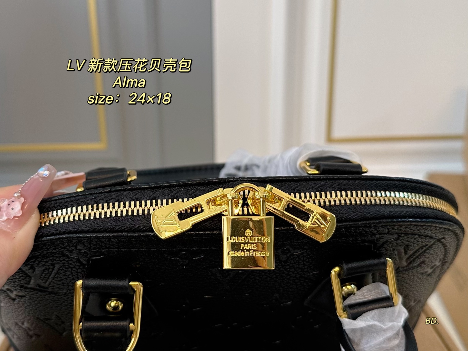 P145（折叠盒） size:24&times;18 LV路易威登新款压花alma贝壳包💕 经典包款，简约却不失时尚～ 很别致 小巧精致但内里容量足💯 日常通勤绝对OK，撞包率也不高‼️