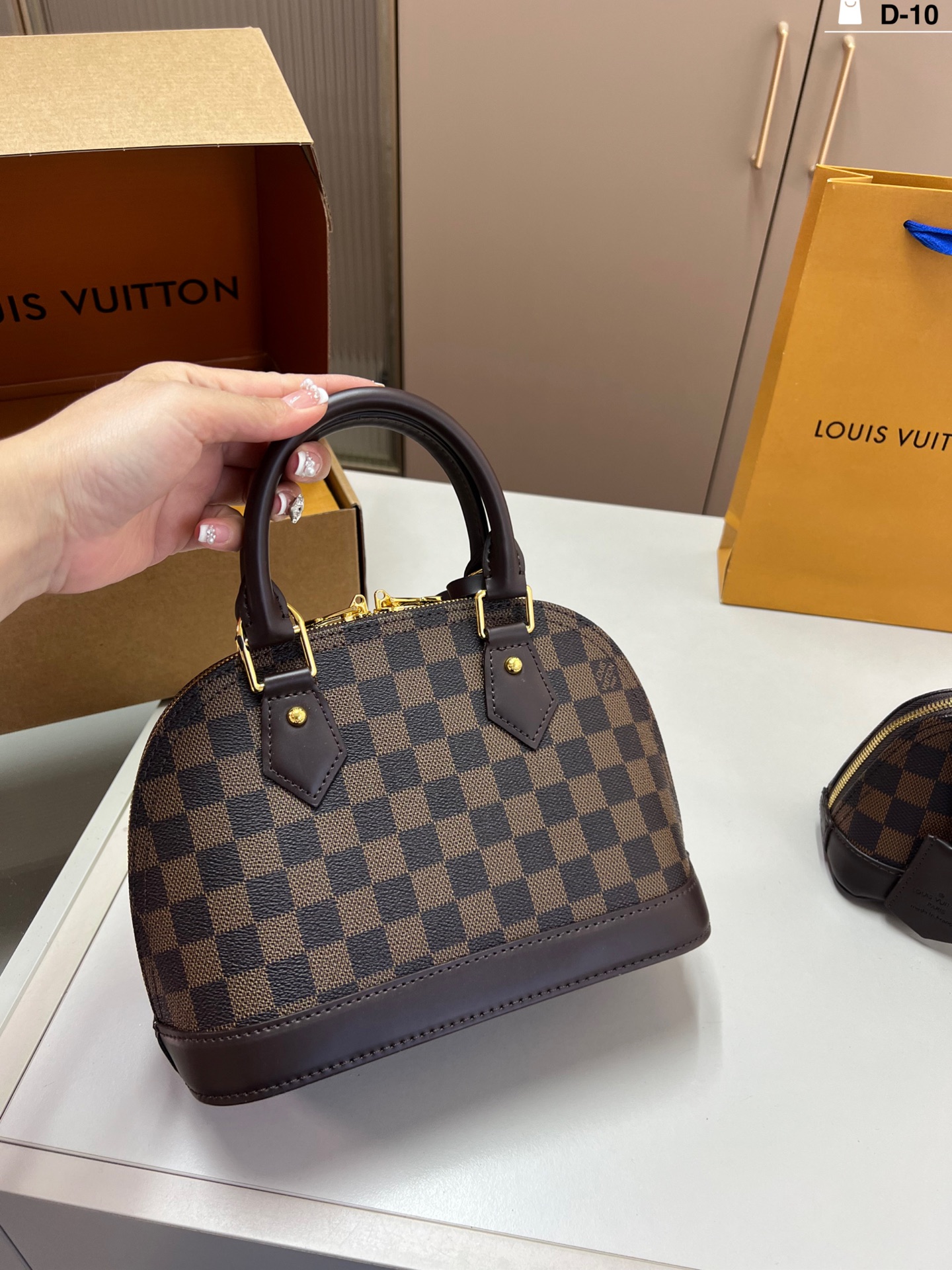 大💰p145 LV/ 路易威登 贝壳包 手感超级好 搭配起来超级美腻 超级推荐 走秀款同步 人手一只。 D-10尺寸25&times;19/19&times;13折叠盒
