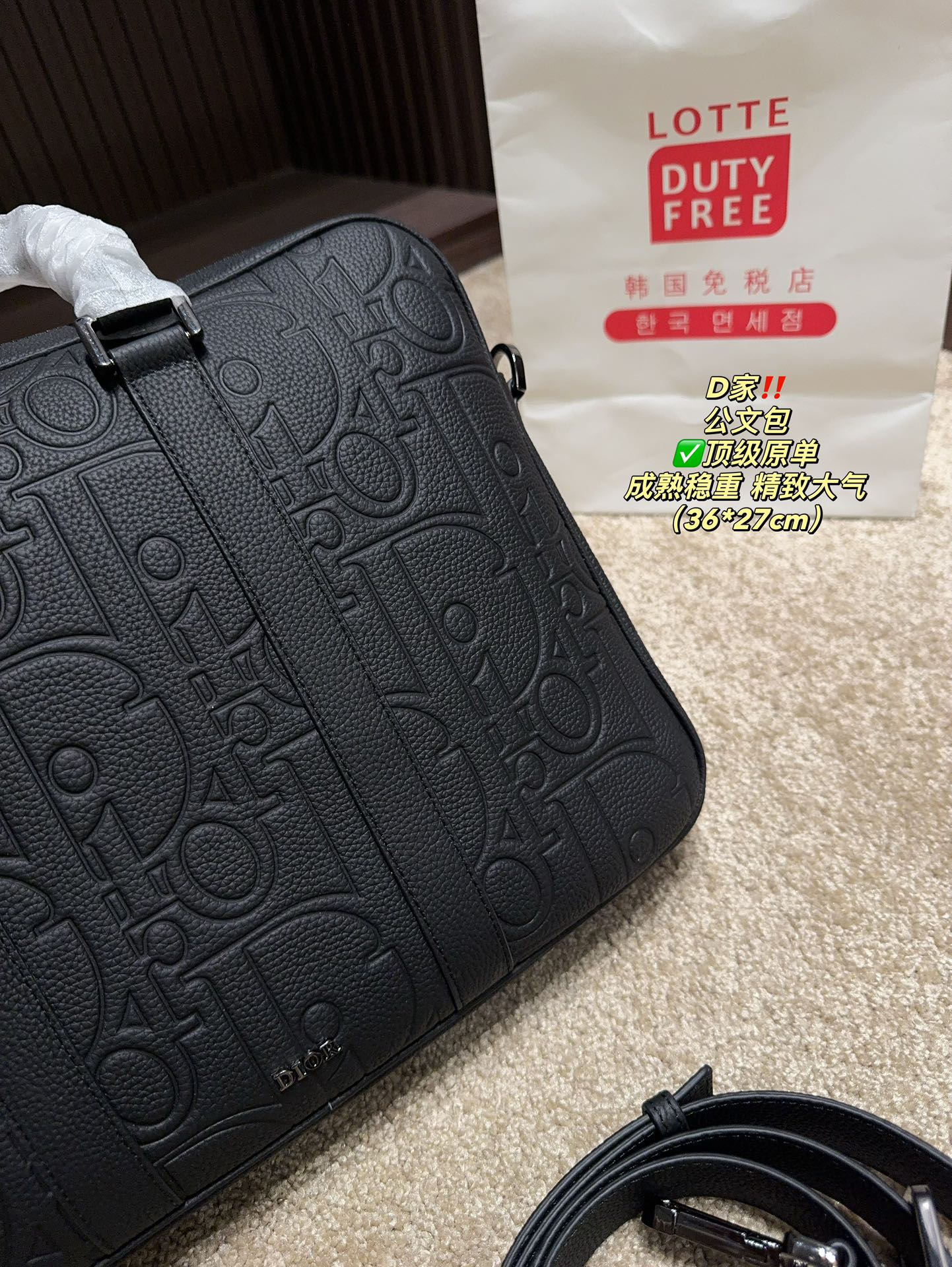 ✅顶级原单P250⚠️尺寸36.27 迪奥 公文包 DIOR 格调满满,自带一股低调沉稳儒雅的气息! 版型挺阔,很有型!越用越有沉淀的味道! 更加低调、沉稳!! 可单肩可斜挎,不分年龄不分身高!实用百搭!