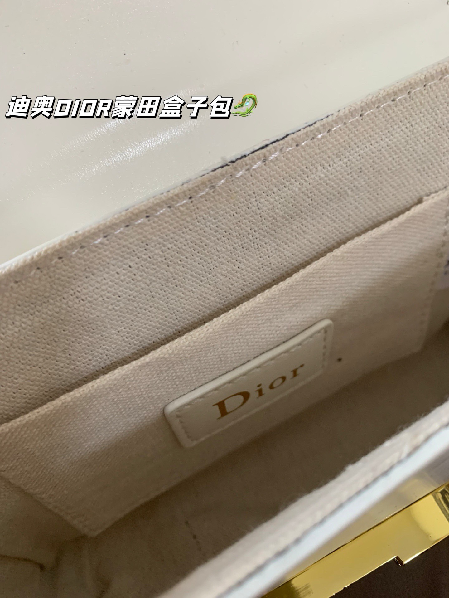 P105 配盒 💕💕迪奥DIOR,蒙田盒子包,翻盖包受年轻人喜爱 明星们也都在追捧✌🏻✌🏻全新版型精致又洋气 做工精致 超级厚实 结实耐用 手拿洋气 斜挎上身也超好看嘞😝 尺寸 18*13