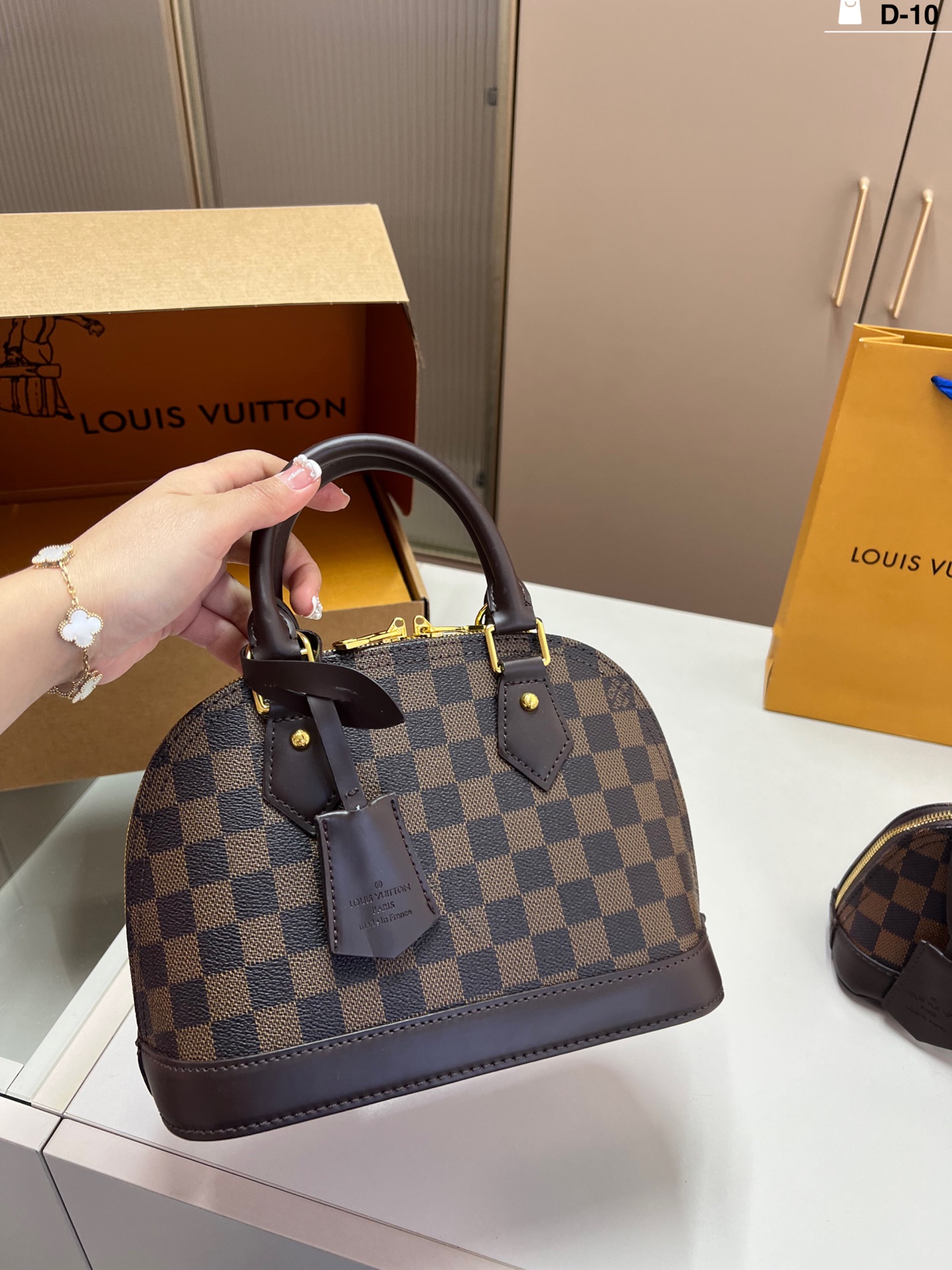 大💰p145 LV/ 路易威登 贝壳包 手感超级好 搭配起来超级美腻 超级推荐 走秀款同步 人手一只。 D-10尺寸25&times;19/19&times;13折叠盒