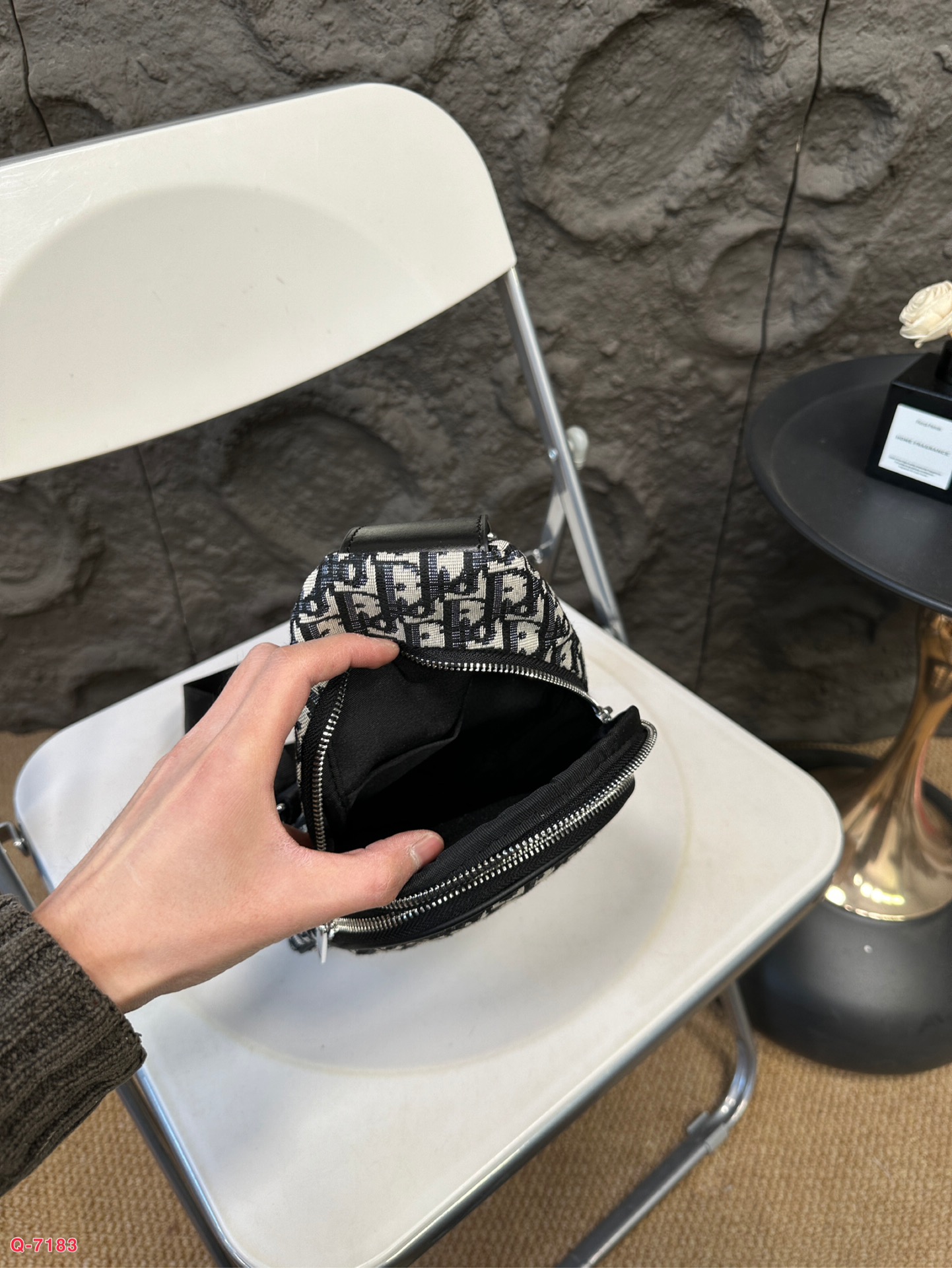 💰80 LV达胸包斜挎单肩包 采用精湛镶嵌细工 实物拍摄 原厂原版面料 尺寸:16.27cm