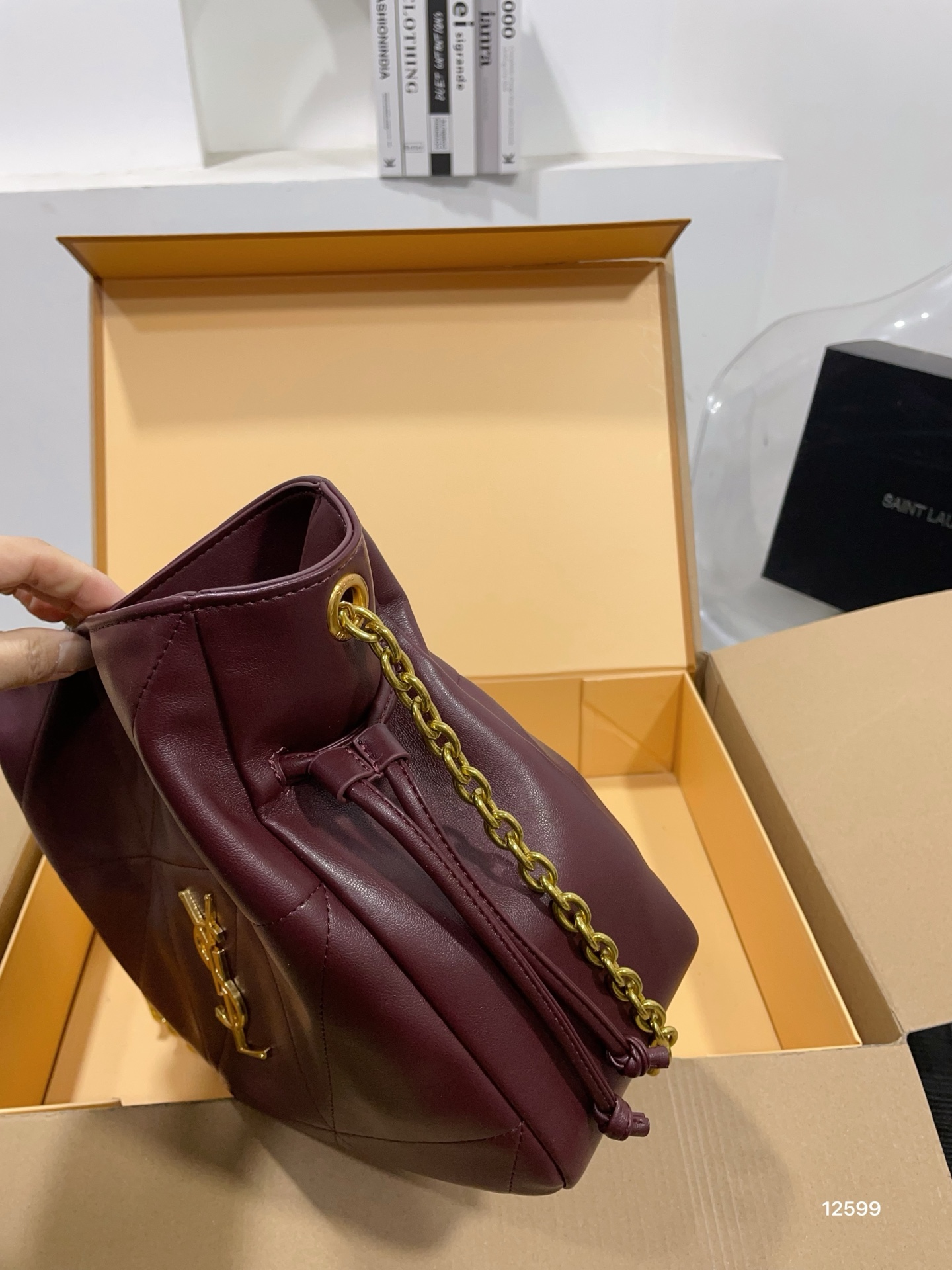 👑💰150 140💰礼盒包装 尺寸25.24cm 尺寸14.15cm 圣罗兰ysl新款福袋包托特包 托特包简约的包身 解锁时尚魅力可盐可甜 整条街最靓的女孩 12599