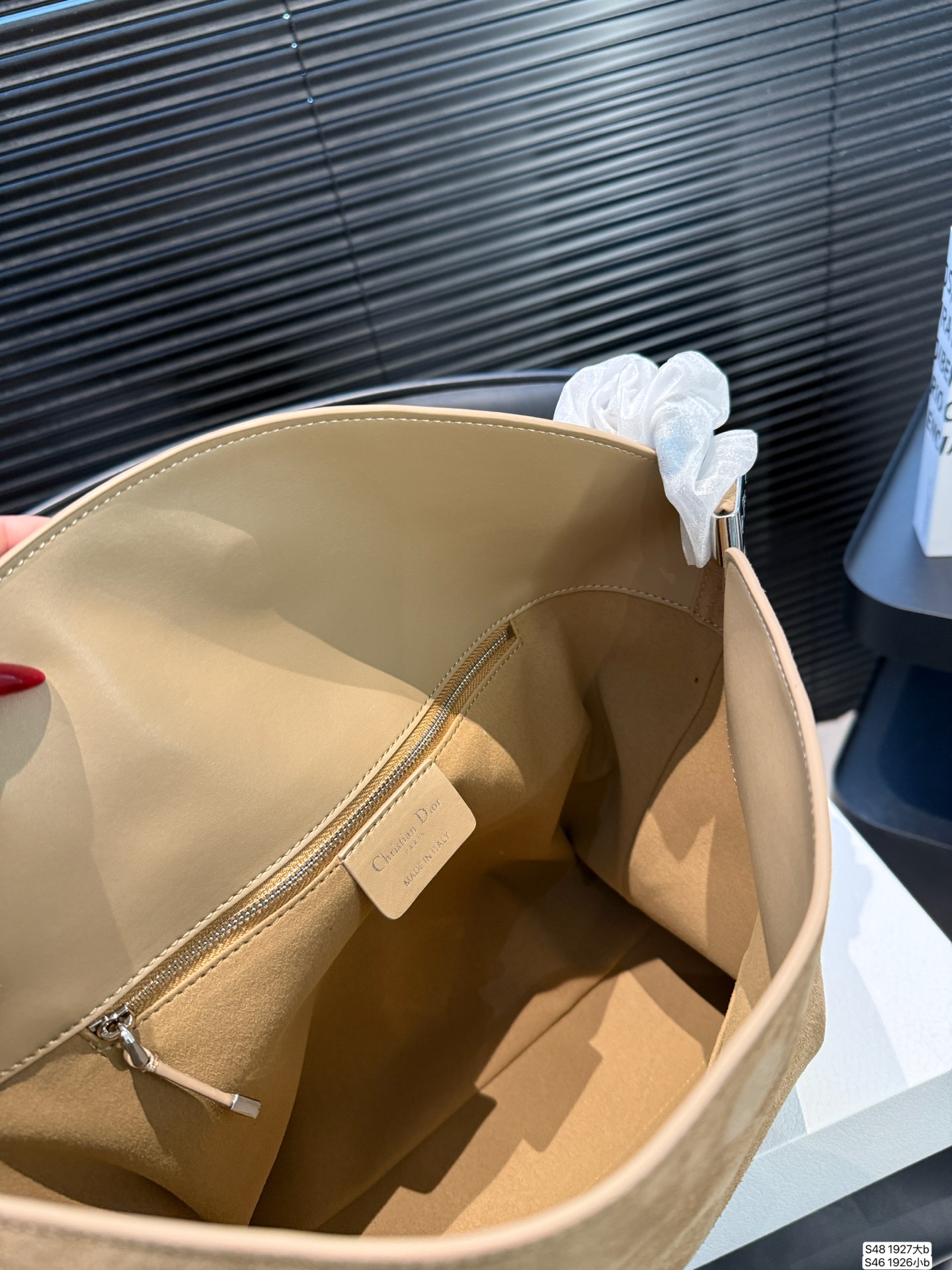 大号P290 小号P280 配盒子新款迪奥托特 闭眼都能入手的包包| 托特包 真的是闭着眼都能冲的款式! 尺寸:大号40 29 小号32 26 货号大号1927 小号1926