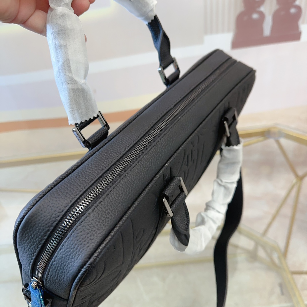 P250 迪奥男士公文包 实用性强 细节做工精致 高端大气上档次 休闲大方 尺寸：37 28