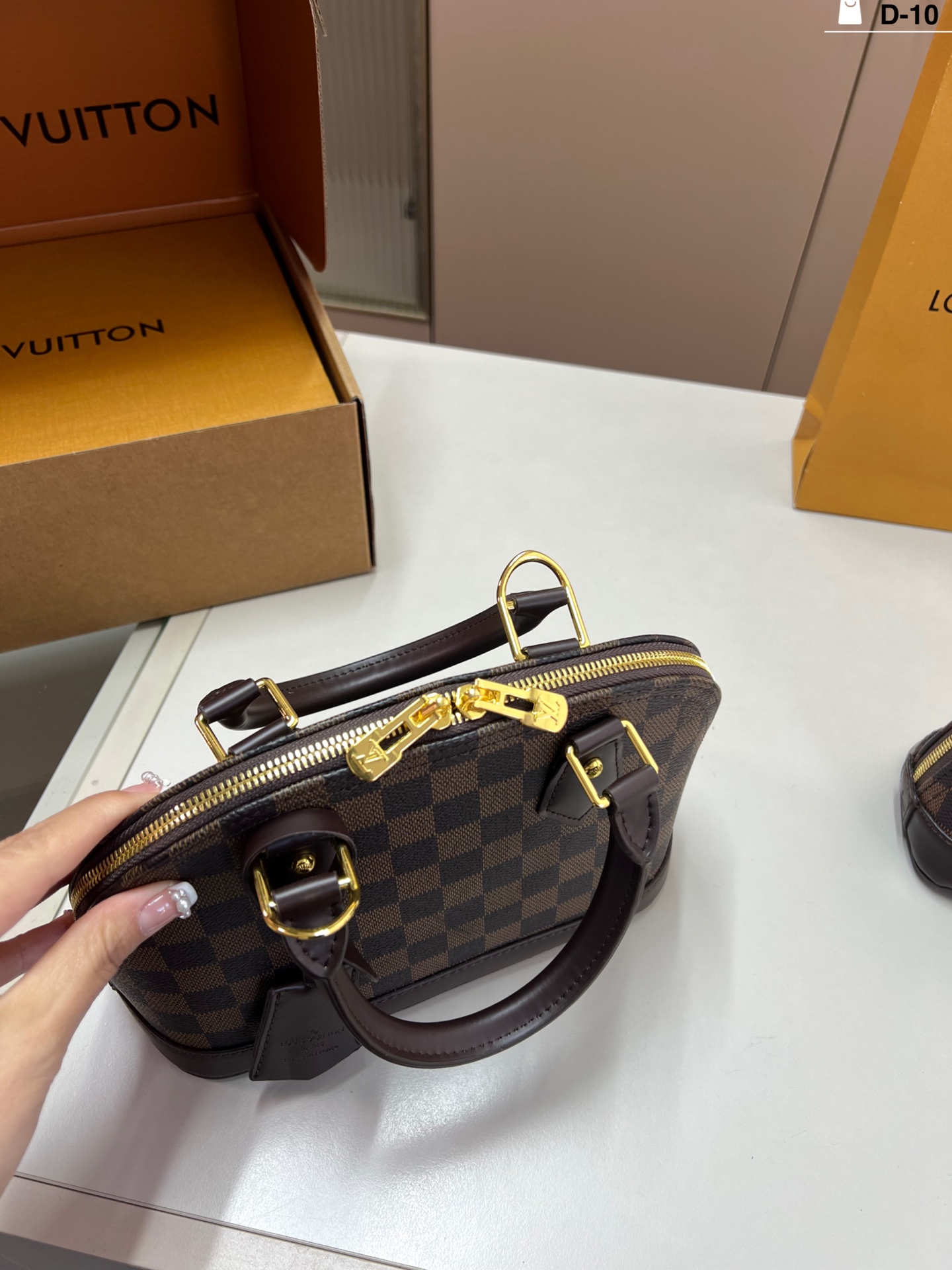 大💰p145 LV/ 路易威登 贝壳包 手感超级好 搭配起来超级美腻 超级推荐 走秀款同步 人手一只。 D-10尺寸25&times;19/19&times;13折叠盒