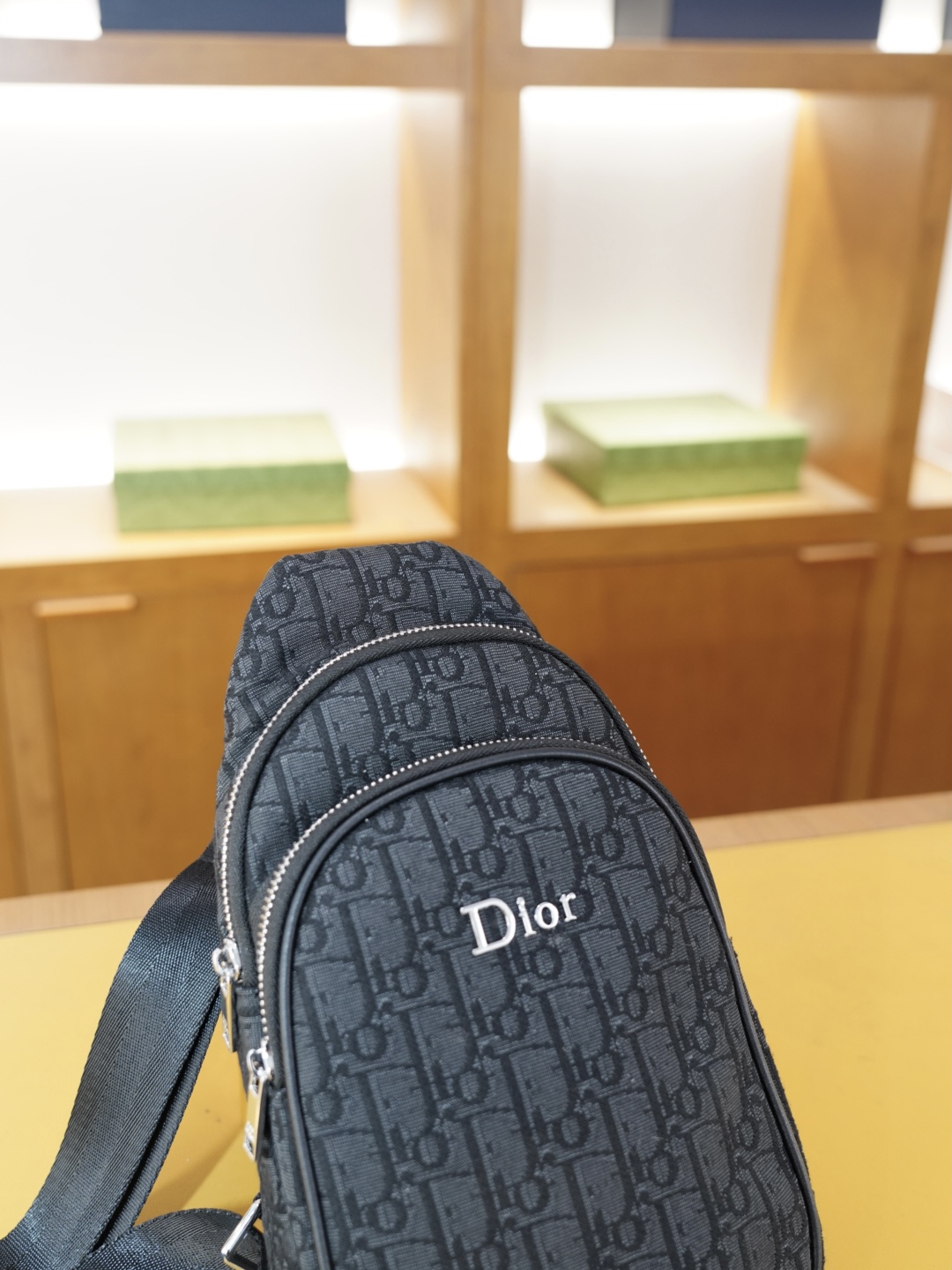 P80 🇫🇷 迪奥 官网同步 高版本 胸包 永恒不过时的标志性产品 纯原单布料 顶级五金制作 非市面普通版本 今年Dior最爱的款式 全部实拍 实用性非常高 完全不用担心穿搭【规格：17x29x5】