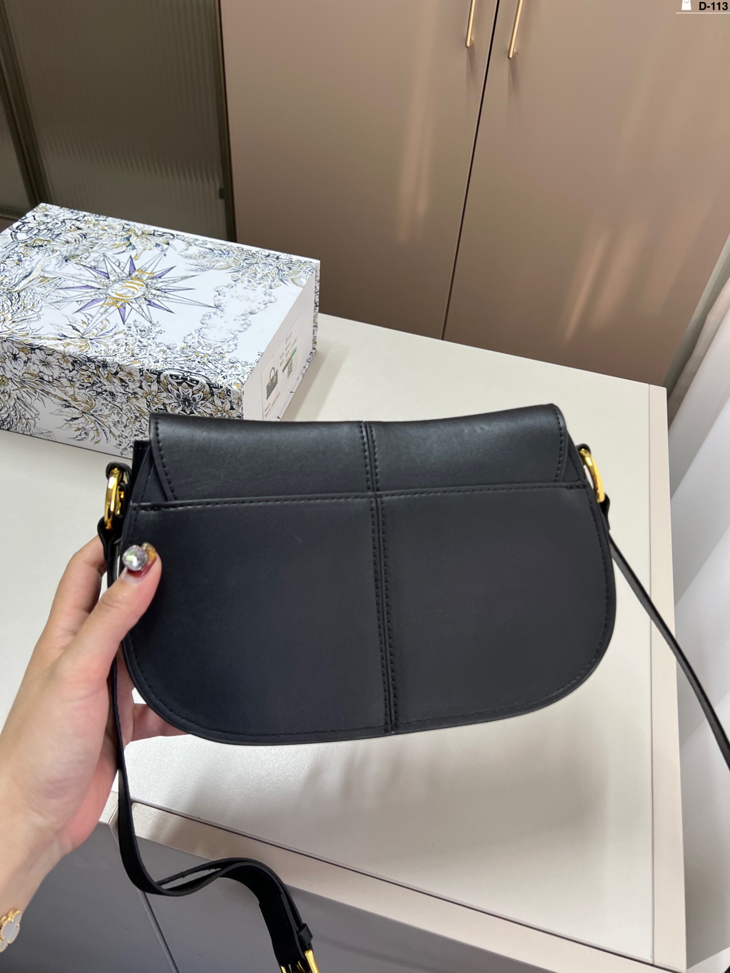 💰p130 Dior迪奥新款Besace马鞍包！ 时尚又复古哦 超级有潮流的味道！ D-113尺寸23.6.15折叠盒