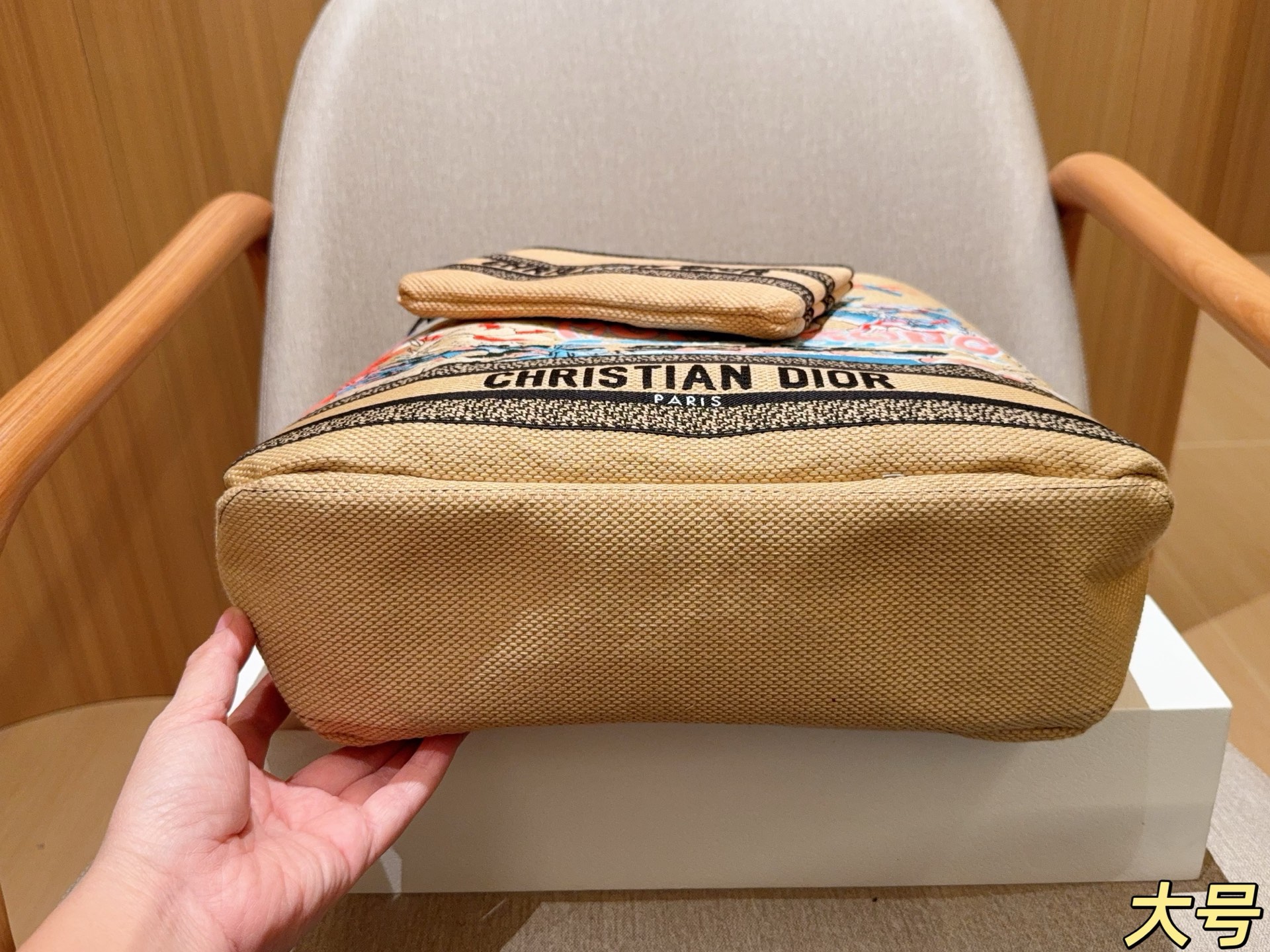 💰235 大号 Dior迪奥 新品刺绣城市印记🏙️Book tote托特包～ 尺寸36&times;33&times;11 礼盒包装🎁