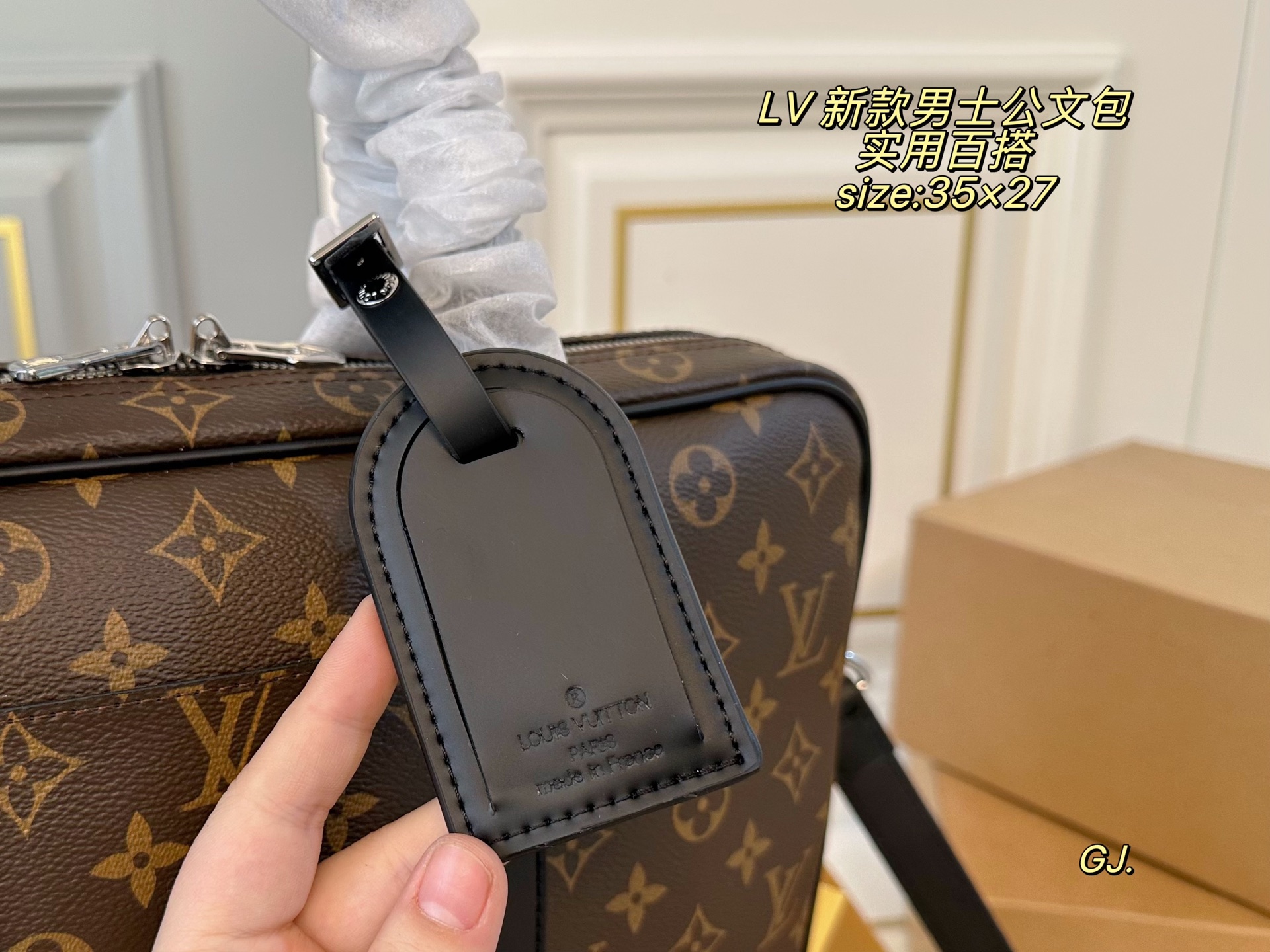 P170(无盒) size:35×27 LV 路易威登新款男包公文包❤️ 空间超可,🉑️容纳13寸笔记本 🉑️拆卸并可调节的肩带舒适肩背 实用又精致,各种场合都适合❗️