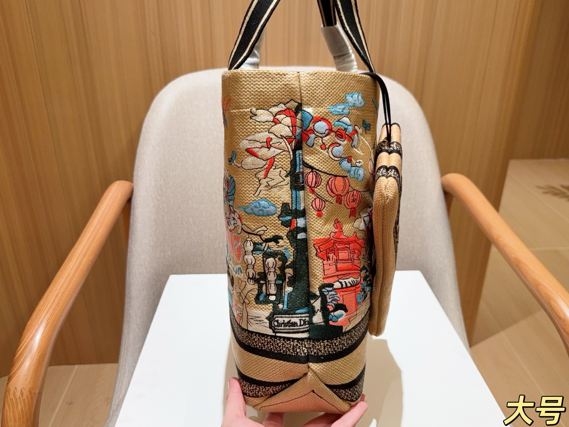 💰235 大号 Dior迪奥 新品刺绣城市印记🏙️Book tote托特包～ 尺寸36&times;33&times;11 礼盒包装🎁