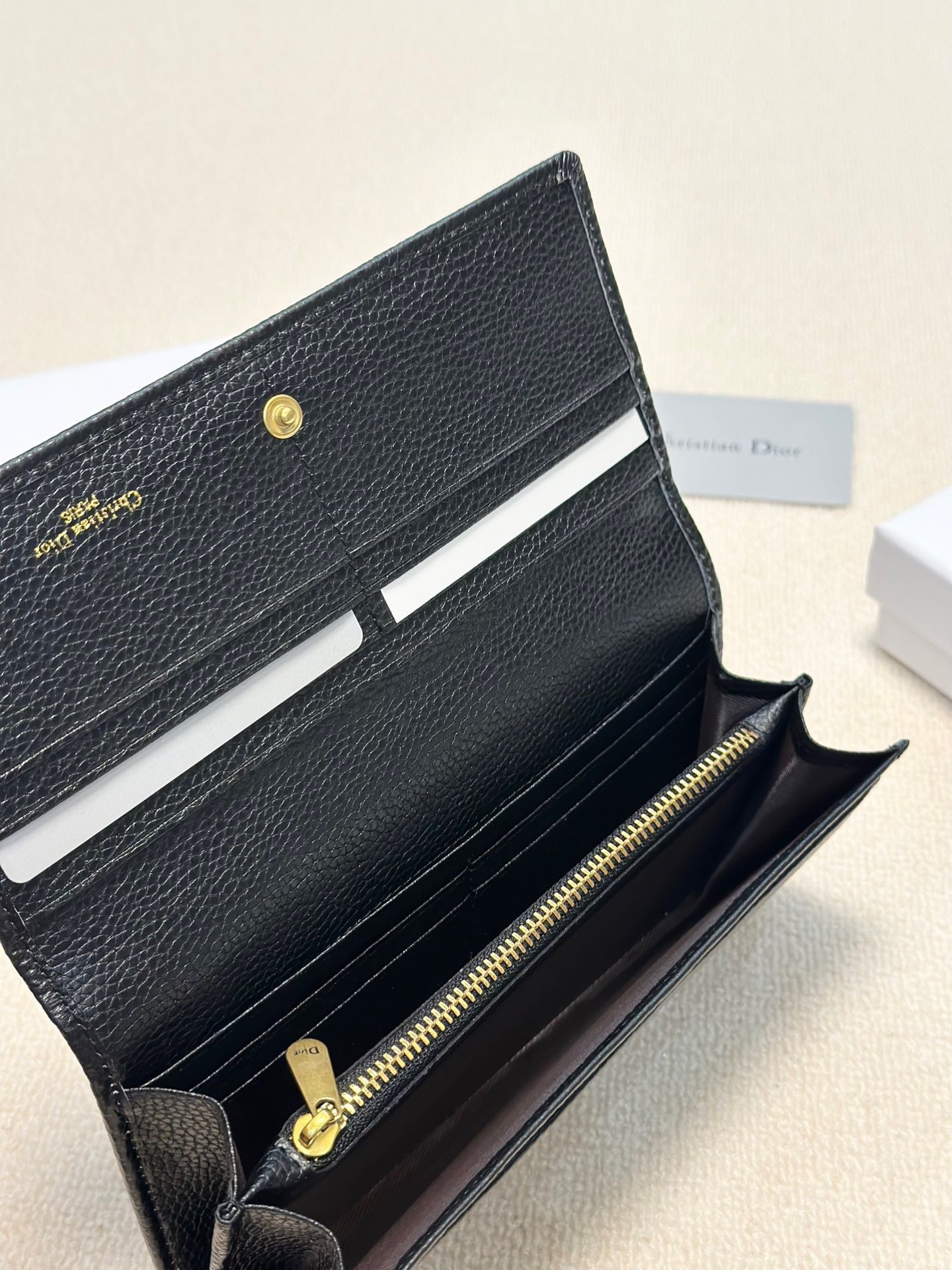 P95🎀🎀颜色 黑 粉 红🎀尺寸 19x10🎀迪奥👏时尚钱包 🎃🎃头层牛皮🐂内阁超丰富👍女士专属🔥现货