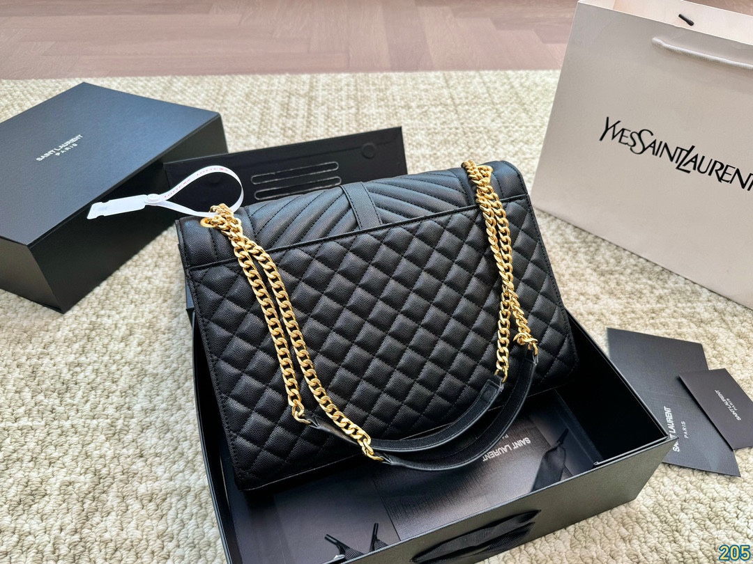 大号&yen;155折叠盒 圣罗兰YSL Envelope信封包 简约才是百搭公式。 复古又时髦，妥妥的街拍神器。 出街通勤都可。 容量很大，可肩背、斜挎。 搭配很显高级感。 是帅气女孩不可缺少的一款经典存在。 尺寸大号31 21