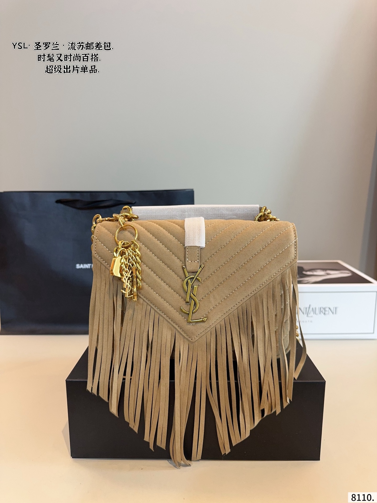 p185配礼盒🎁 &ldquo;Ysl-圣罗兰 &rdquo;经典爆款 麂皮绒邮差包 时尚休闲刺绣 独家开模定制 质量超级好 强烈推荐 尺寸： 24*7*17cm