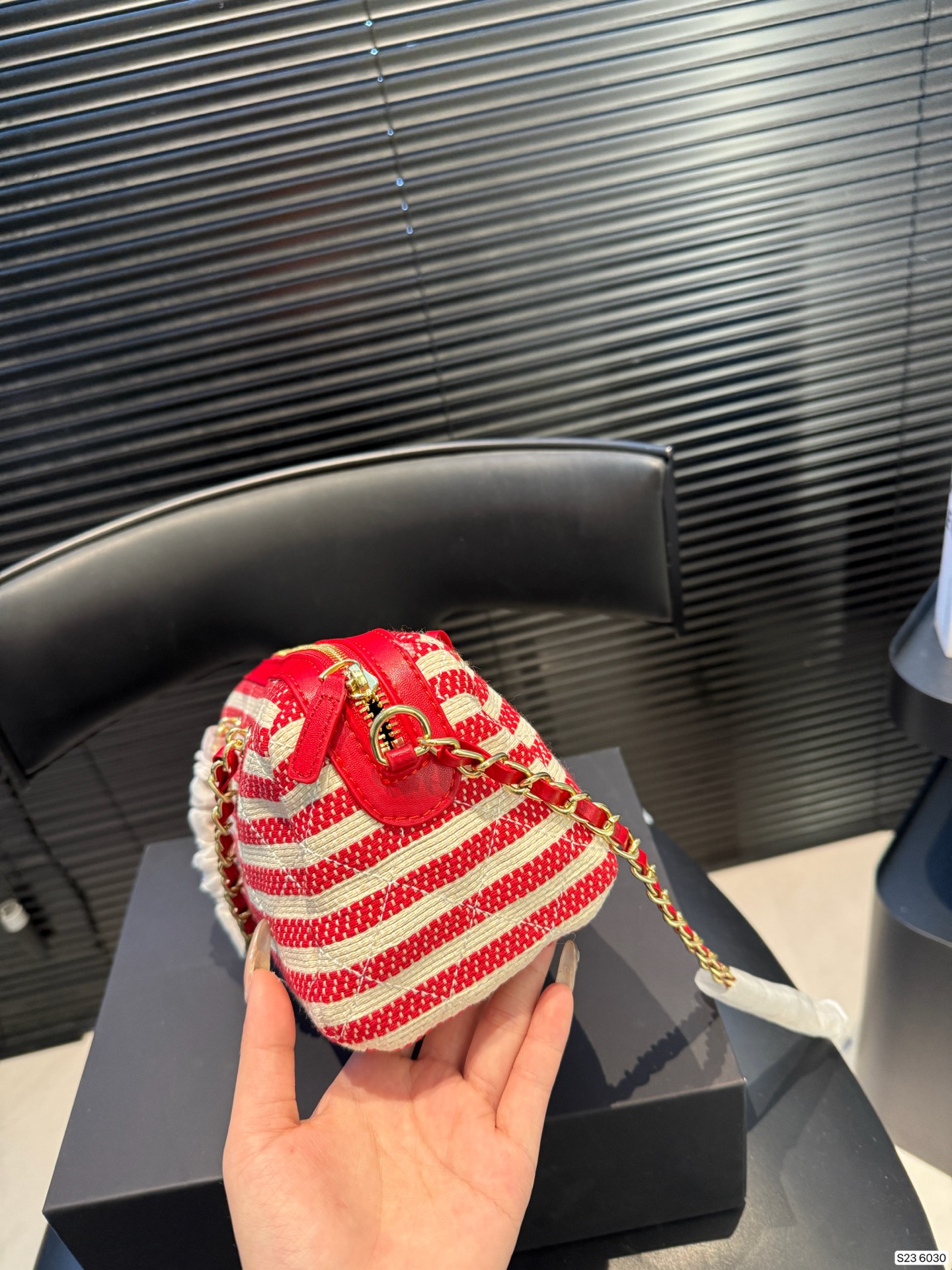 P165 配折叠盒 香奈儿｜26C今日份大收获｜ 麻将包 好运爆棚 只能偷偷摸摸看了 浮雕logo麻将包☑️保龄球☑️ 尺寸22 12 货号6030