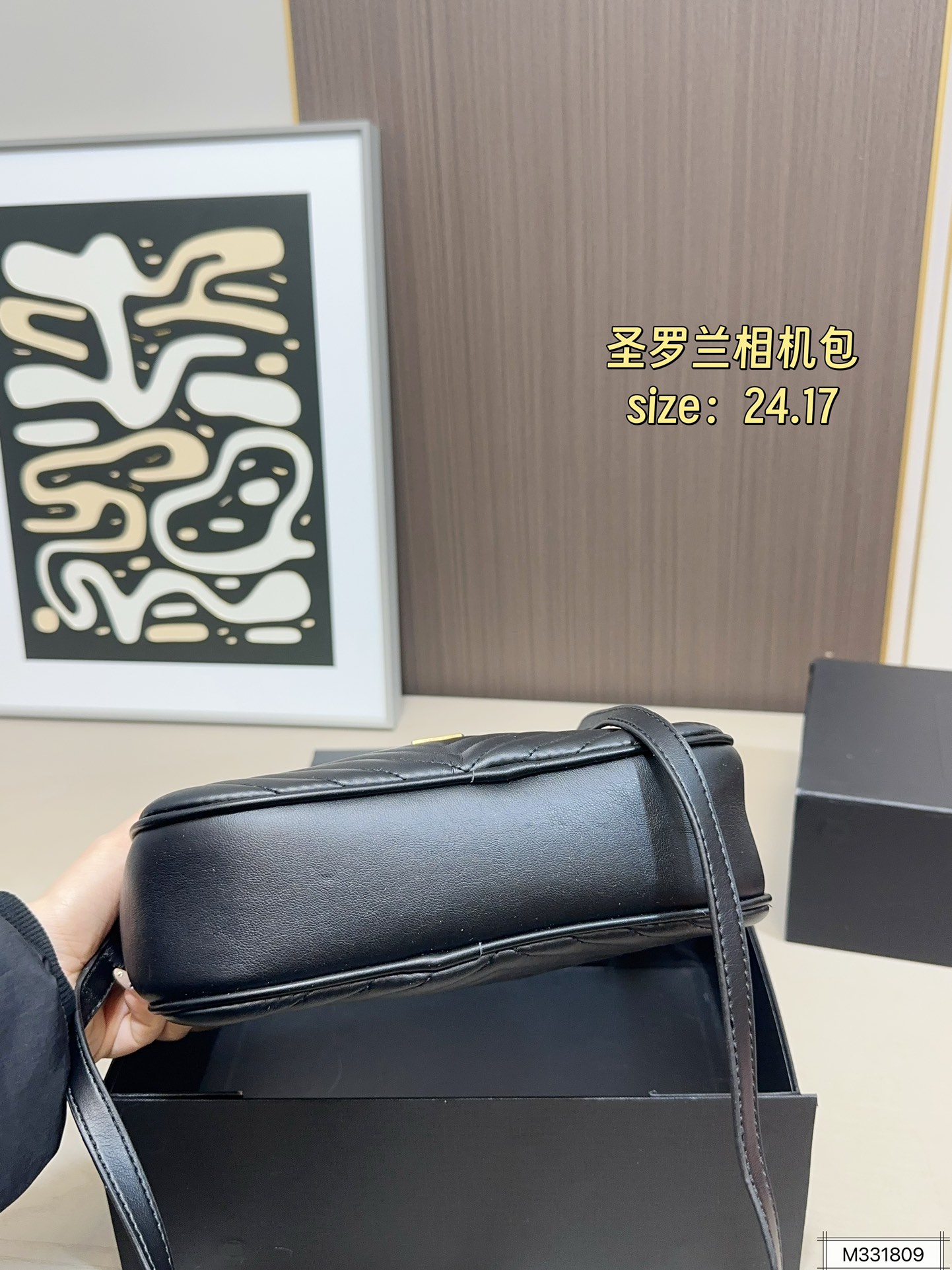 💰125 折叠盒 圣罗兰相机包 拥有无穷魅力 时尚感极强 五金十分抢眼 单肩/斜挎百搭各种服饰 尺寸:24 17