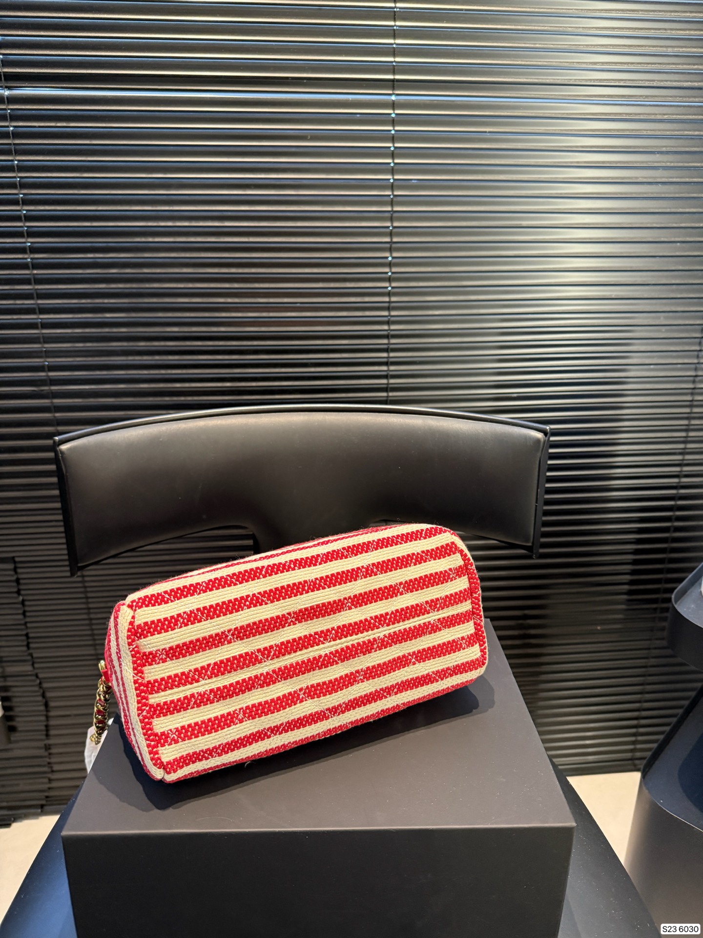 P165 配折叠盒 香奈儿｜26C今日份大收获｜ 麻将包 好运爆棚 只能偷偷摸摸看了 浮雕logo麻将包☑️保龄球☑️ 尺寸22 12 货号6030