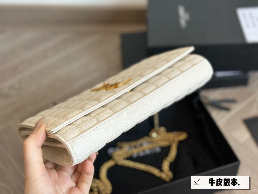 💰160 牛皮配盒 size：23*13cm 圣罗兰YSL鱼子酱信封包 cassandre 信封包 经典包包推荐哦！ 手拿 肩背都好看哦 超精致 细节完美！