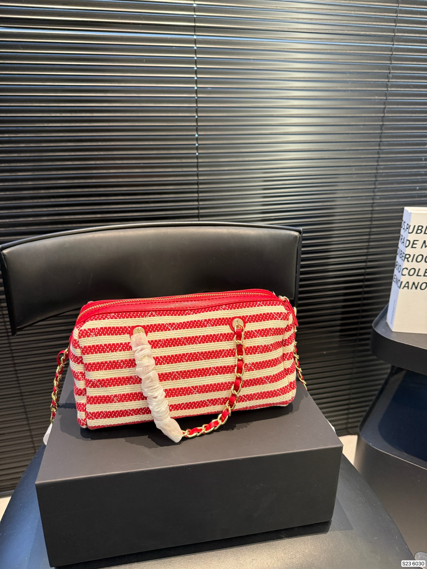 P165 配折叠盒 香奈儿｜26C今日份大收获｜ 麻将包 好运爆棚 只能偷偷摸摸看了 浮雕logo麻将包☑️保龄球☑️ 尺寸22 12 货号6030