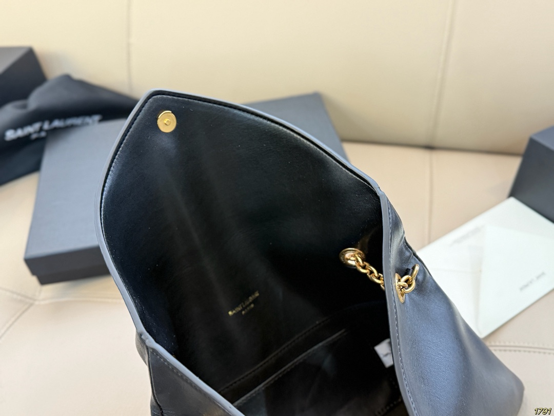 &yen;150配盒 圣罗兰 信封包 YSL 绵密的手感，轻便的包包 很有质感 可盐可甜 上身绝美 无可比拟 是每个追求漂亮的女孩必入单品 尺寸33 20