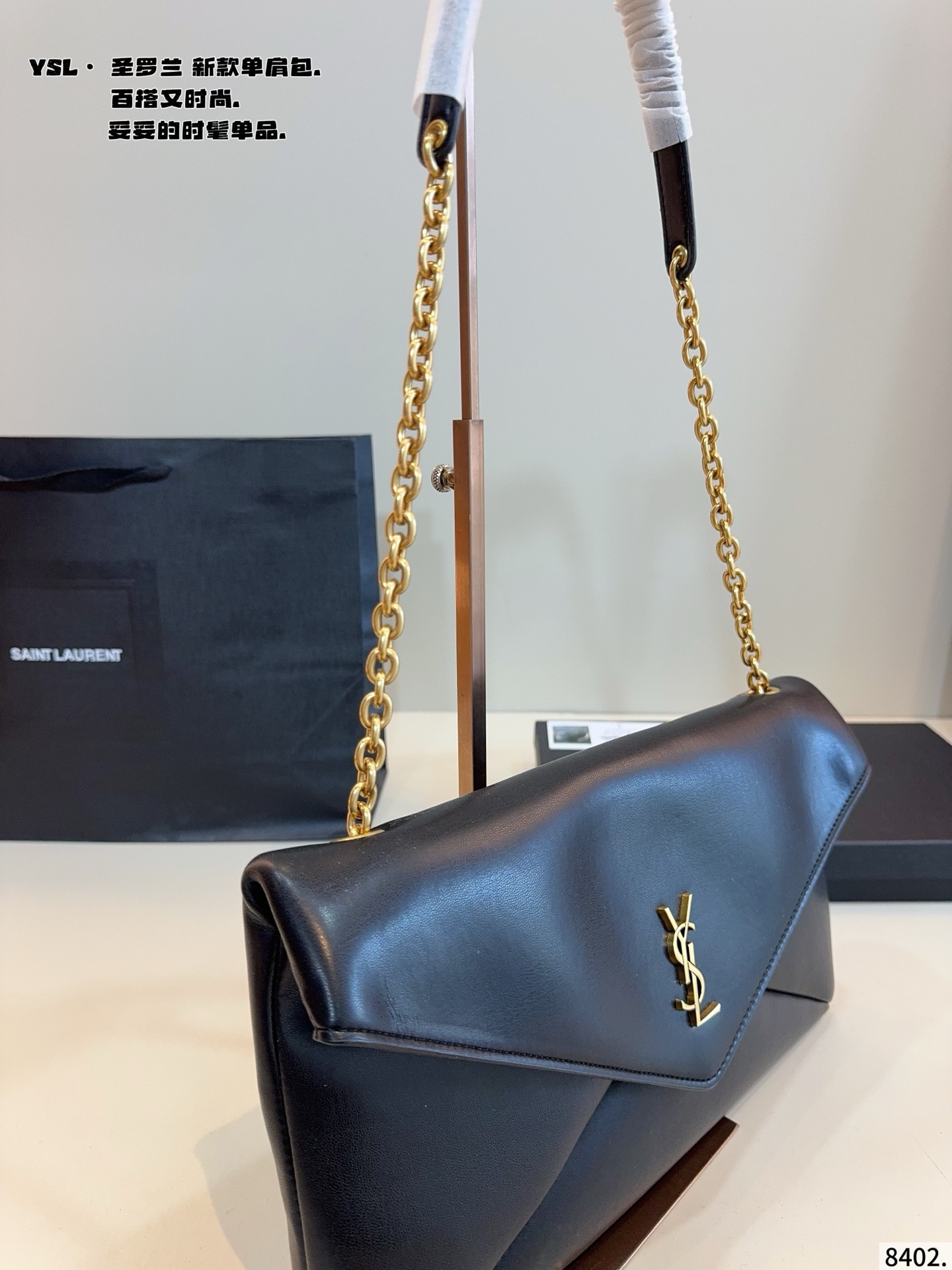 p155配礼盒🎁. YSL圣罗兰 25fw秋冬新款手拿包😍 优雅又大气 软软的小羊皮 手感一流[哇R] 容量更不用说 可以随便往里塞[赞R] 单肩 手拎都十分适配尺寸：34*3*20cm