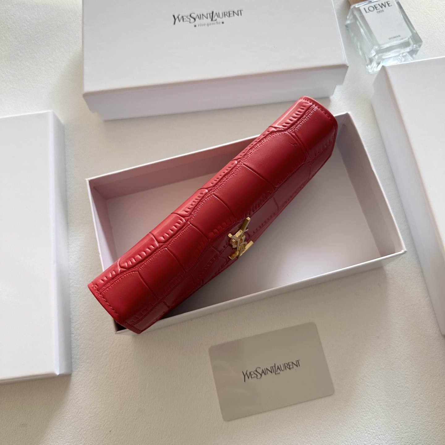 P95🎀🎀颜色 黑 土黄 红🎀尺寸 19x10🎀圣罗兰🆕款&hearts;️钱包💕进口小牛皮压花质感一流👍独一无二风格，实用内阁超美超时尚美女必备单品🔥