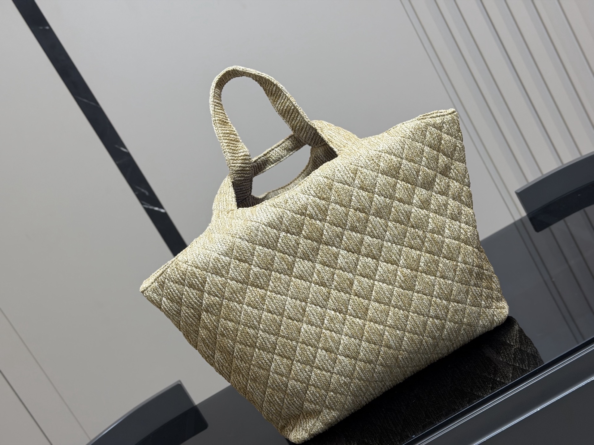 &yen;180 size：38*35cm 圣罗兰新款购物袋太可了吧 YSLGabv绗缝纹路购物袋 大tote感觉太温柔了吧! ⚠️原版大标