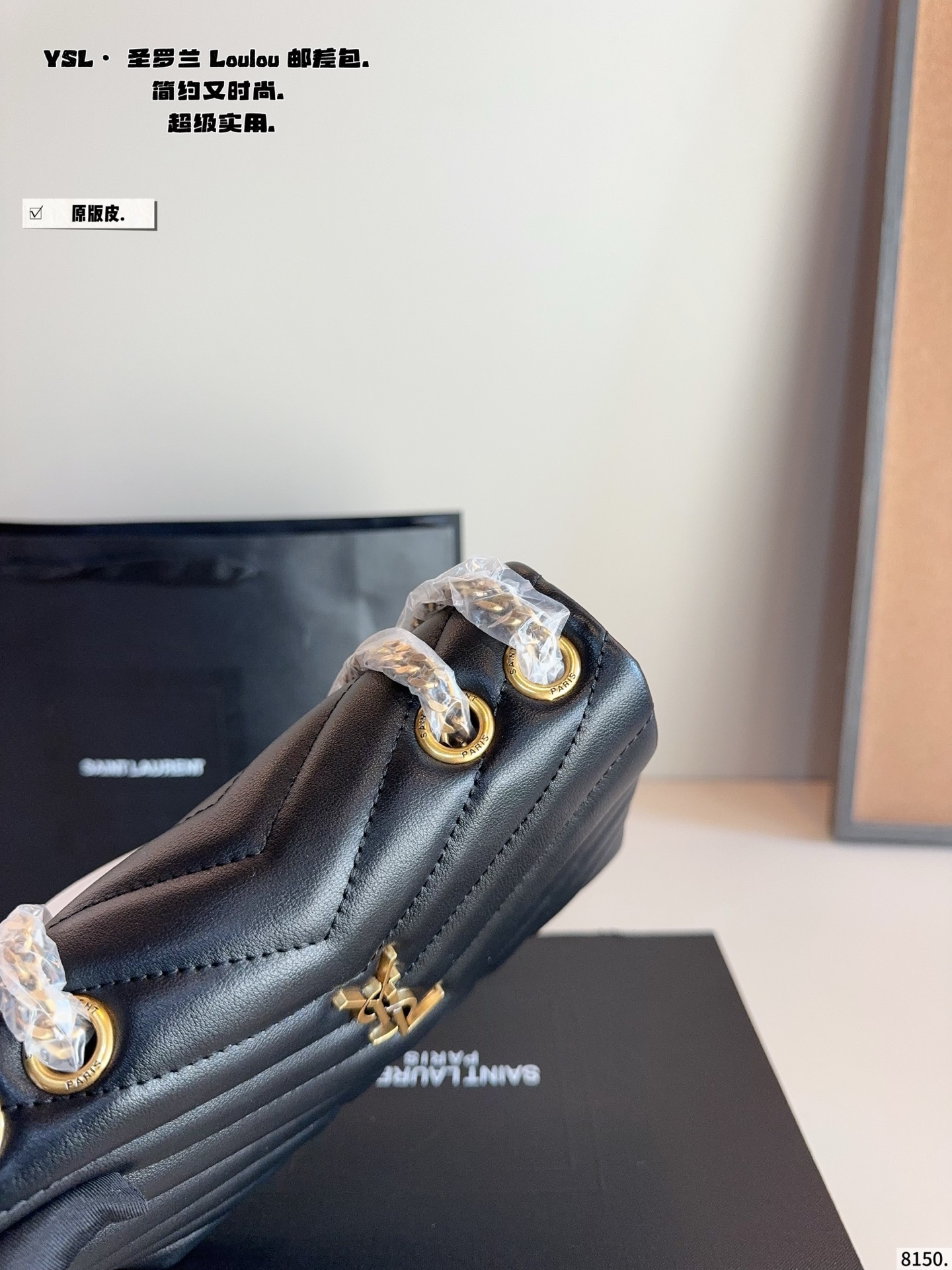 p225纯皮 YSL LouLou Puffer枕头包 loulou今年专柜超火爆 柔软舒适胖乎乎的外形像拿着棉花糖颜值很高的一款呀! 实用性满分+复古范十足怎么搭配都好看又百搭自圣罗兰 尺寸：23*8*16cm
