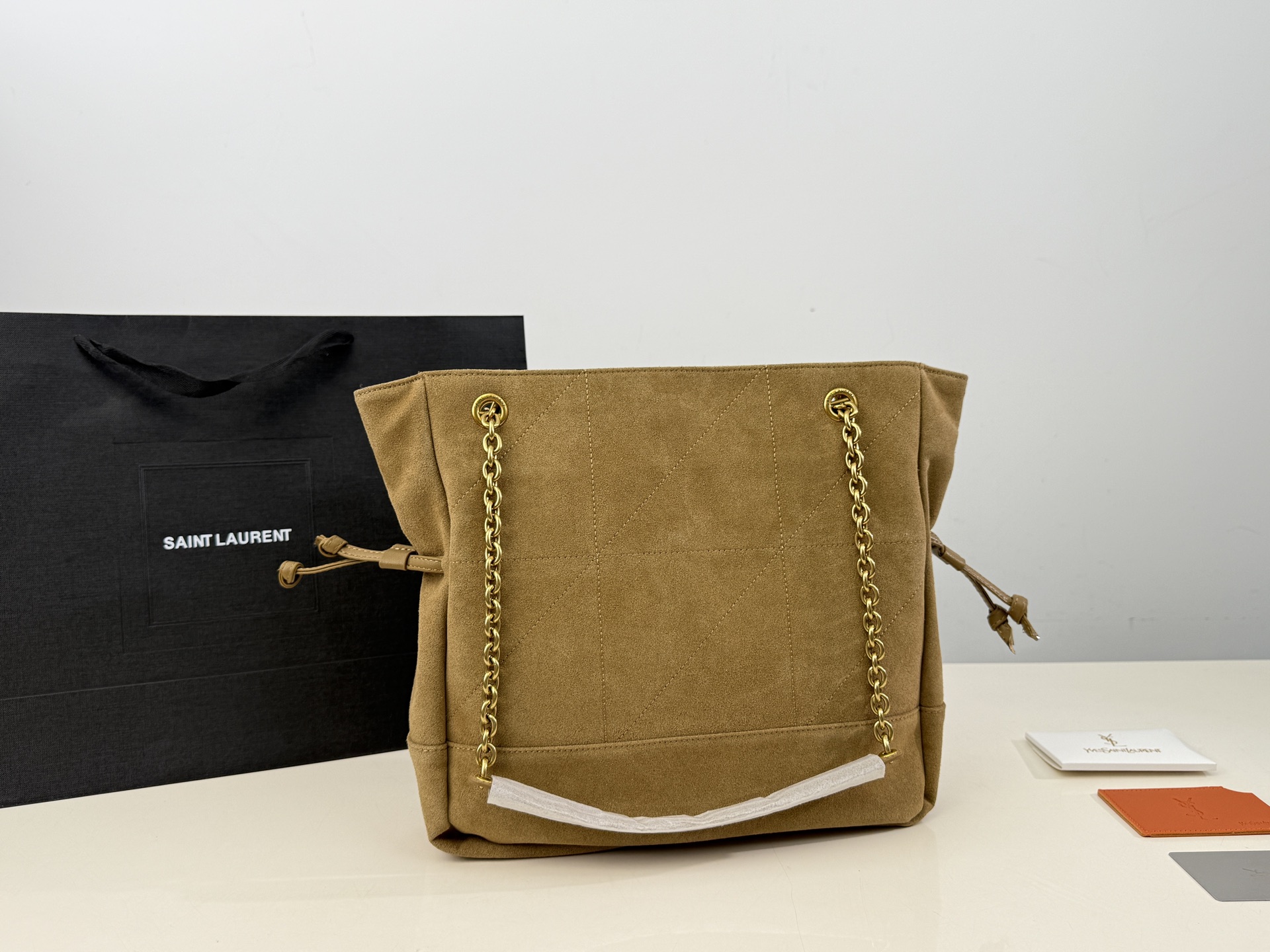 （全套包装⚠️）p220/p215 圣罗兰太好搭配了呜呜呜 Ysl bag 更酷哦！ 面料很耐造 高级感拉满 搜索🔍 垃圾袋 size：34*32cm size：29*27cm