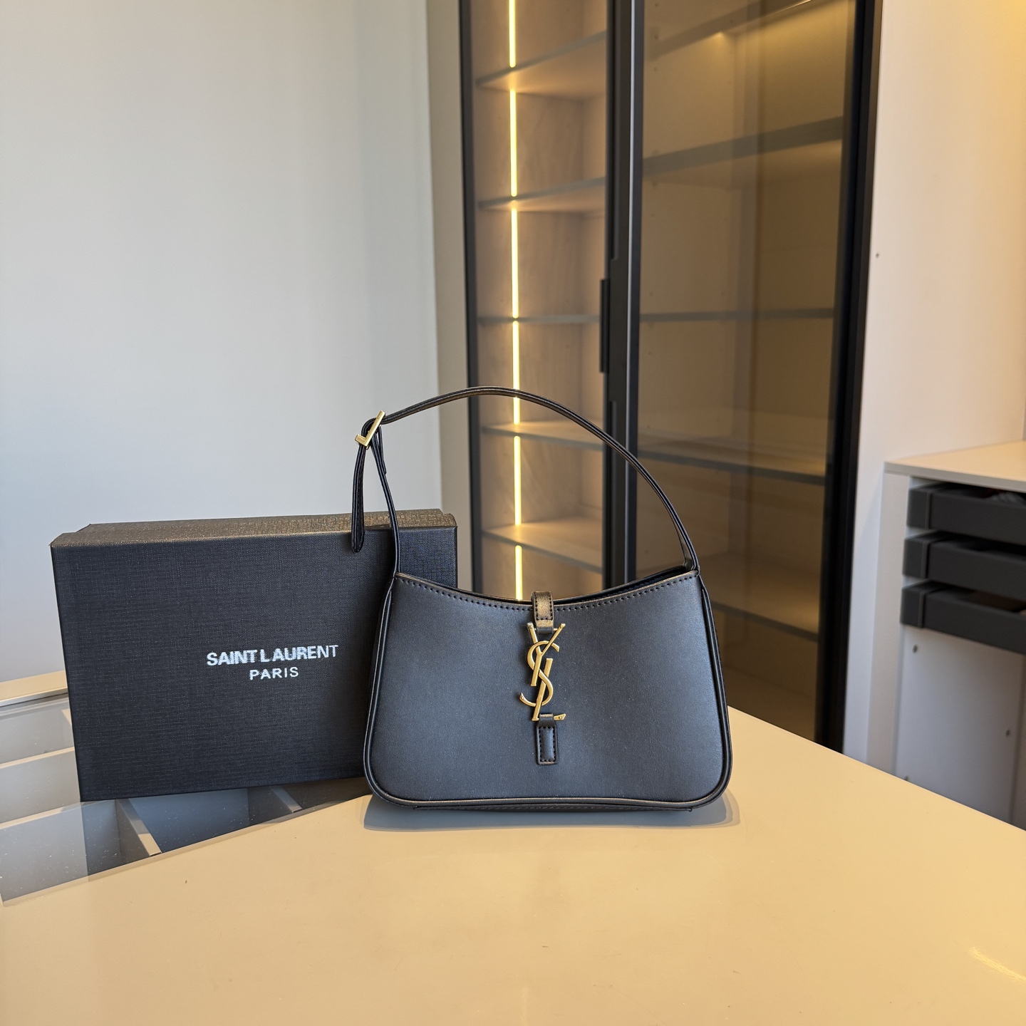 🅿️135✅新品推荐🔜 升级版🔥YSL圣罗兰专柜爆款hobo腋下包！明星同款！到哪都是回头率👍专柜同款哦！品质堪比正品！进口牛皮面料🐂外出轻便实用！原版顶级五金！🎁原版礼盒包装（size：24*15*6）