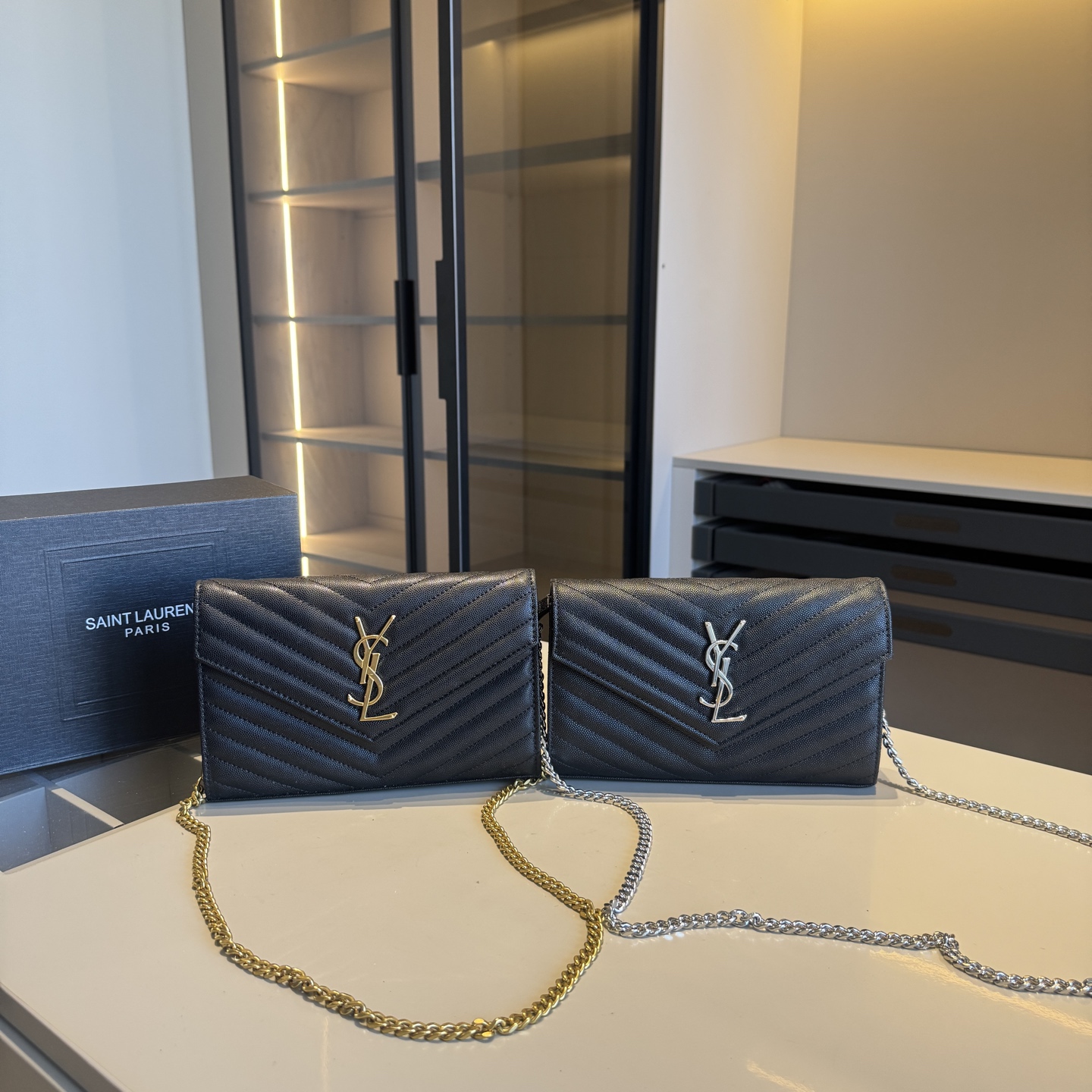🅿️140✅新品推荐🔜 升级版～高端货🔥YSL圣罗兰专柜经典WOC信封包✉️链条包！超！级！火！👍可肩背！各大明星追捧的爆款～采用原版顶级五金配件！经典logo！顶级做工！面料采用进口鱼子酱牛皮面料！堪比专柜品质🎁原版折叠礼盒包装（size：22*14*3）