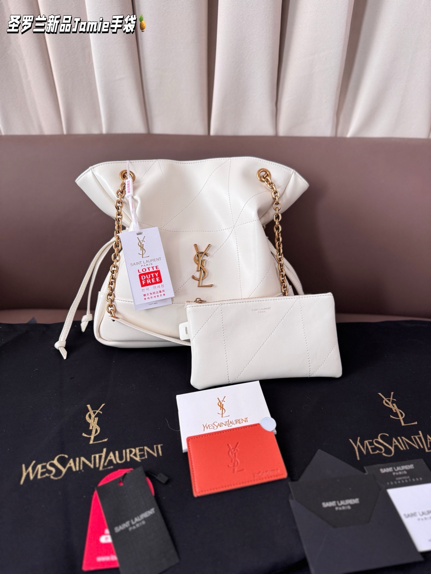 小P205 配盒子 圣罗兰新品Jamie手袋，松弛有度的时尚，YSL新品Jamie大号手袋，手袋的精致设计，不仅能够完美收纳你的日常所需，更是一种生活态度的展现。松弛有度，既不失优雅，又充满个性。尺寸 小25*27