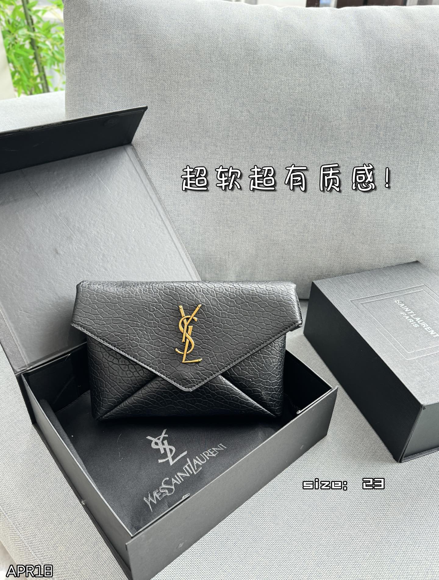 💰125 折叠盒 size：23&times;16 圣罗兰 YSL LE CASSANDRE 大象纹 链条包 信封包 单肩斜挎手拿包 精致度满分10 链条包新色新色好有气质小羊皮材质 很轻很软!巴掌大却超好装的小个子可以闭眼冲 超软超有质感！！！