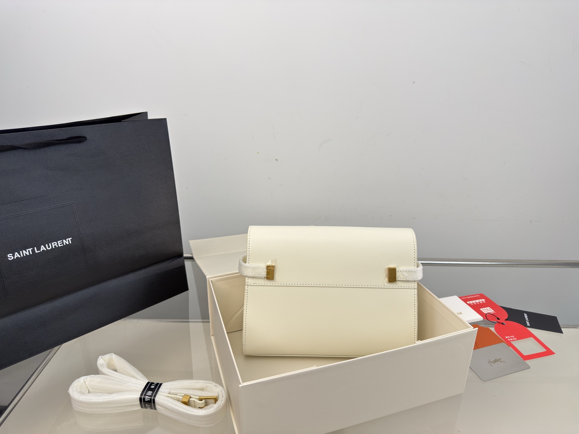 （飞机盒折叠盒⚠️）p195 圣罗兰 曼哈顿单肩包 又酷又飒低调的奢华 可盐可甜 极致美感 绝美女孩就是你 尺寸:24.17cm