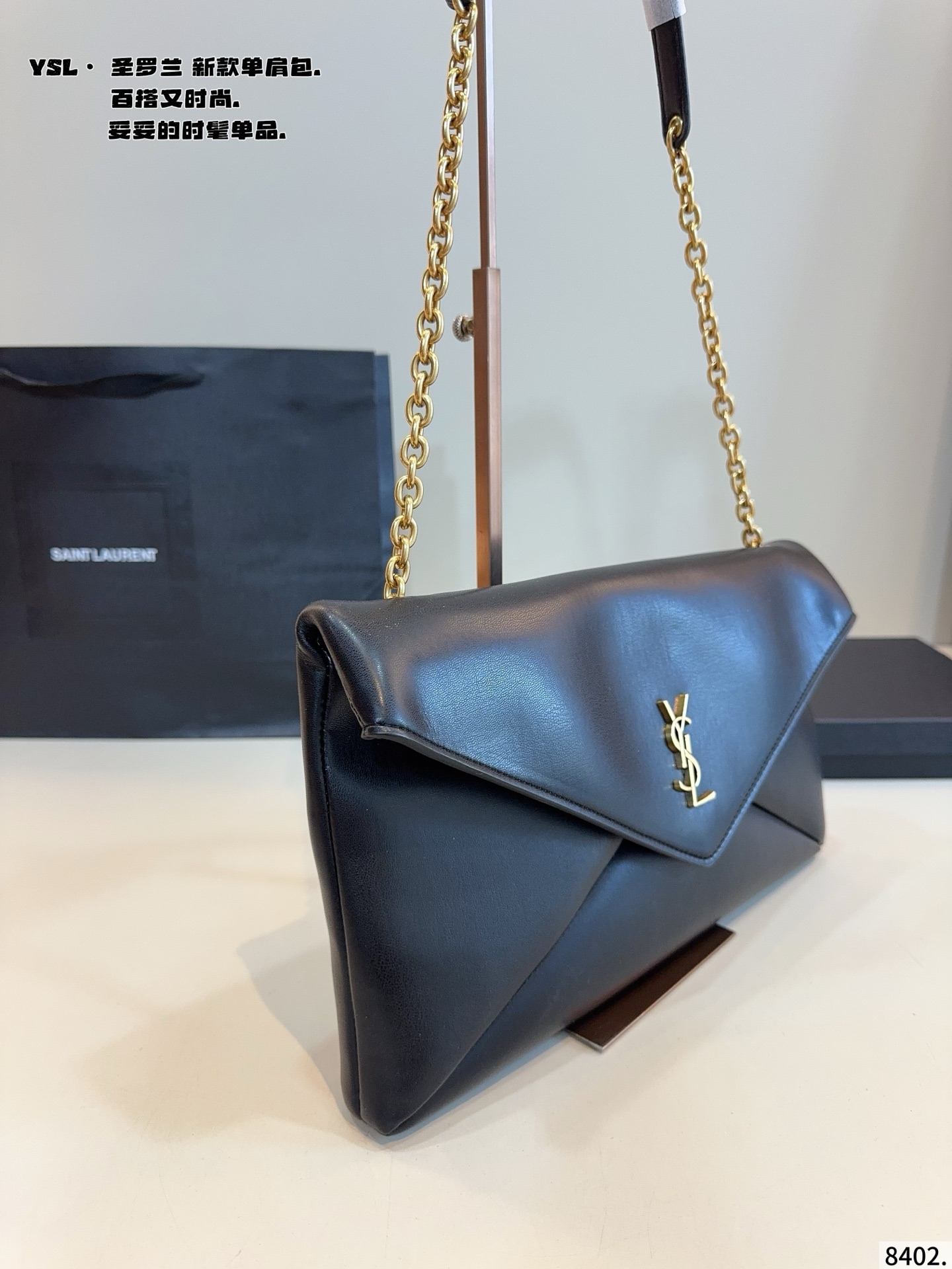 p155配礼盒🎁. YSL圣罗兰 25fw秋冬新款手拿包😍 优雅又大气 软软的小羊皮 手感一流[哇R] 容量更不用说 可以随便往里塞[赞R] 单肩 手拎都十分适配尺寸：34*3*20cm