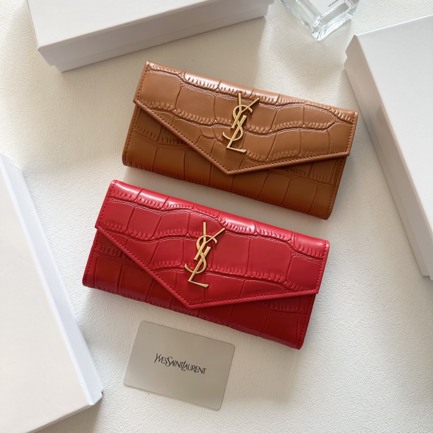 P95🎀🎀颜色 黑 土黄 红🎀尺寸 19x10🎀圣罗兰🆕款&hearts;️钱包💕进口小牛皮压花质感一流👍独一无二风格，实用内阁超美超时尚美女必备单品🔥