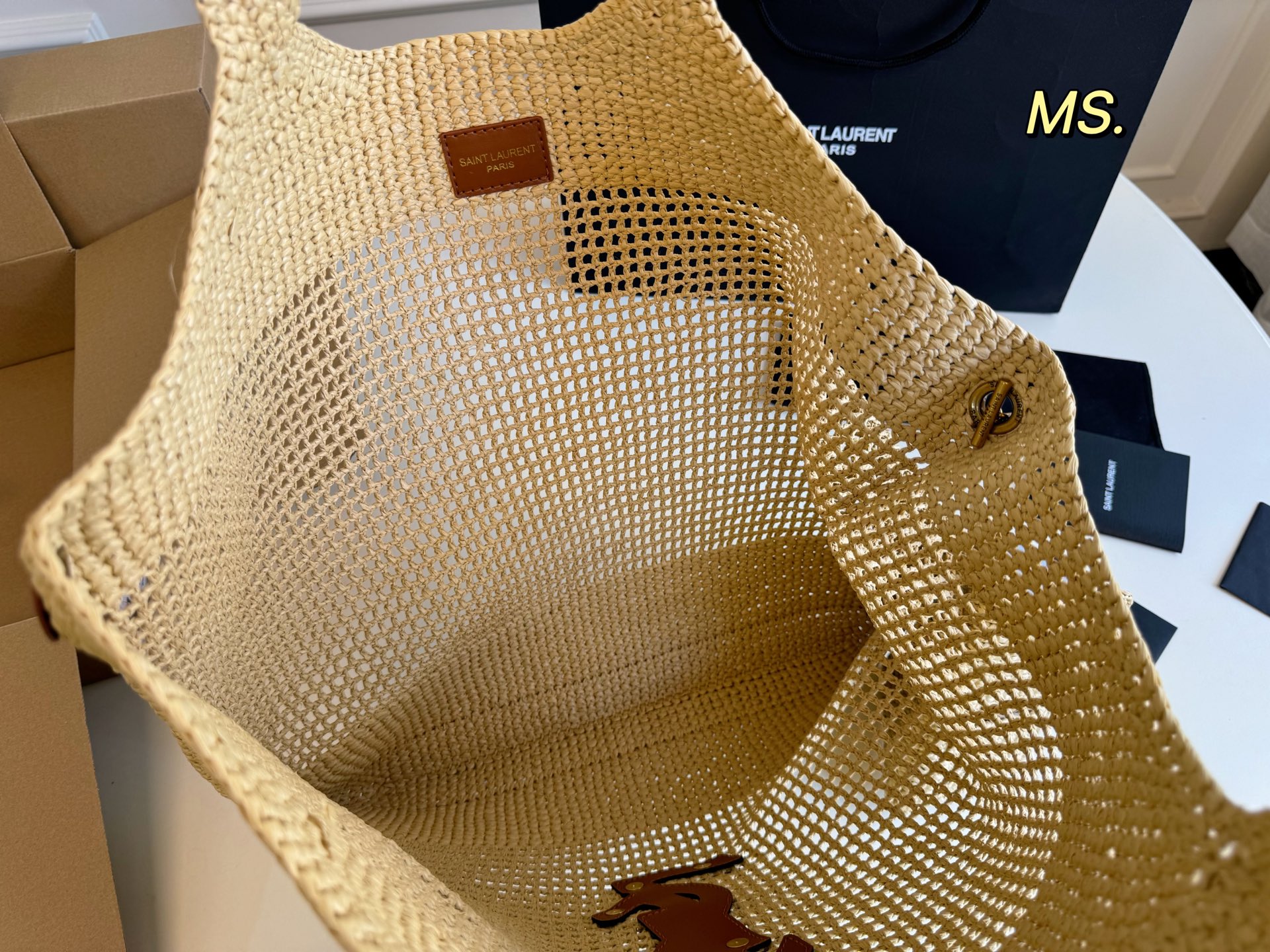 P200（配盒） size：38&times;41 YSL圣罗兰草编子母托特包💕 超大空间 配零钱包✔️ 大logo搭配草编工艺～ 别有一番风味 ，巨轻盈 慵懒随性，自在随心❗️❗️