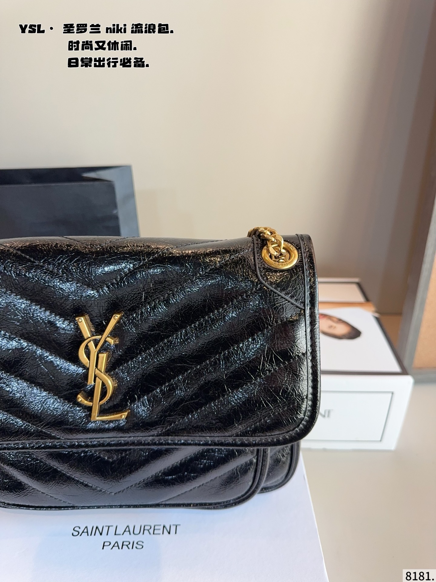 p205p200配礼盒🎁. 圣罗兰 niki 流浪包 专柜新款Ysl圣罗兰 早已成为明星/网红们最爱的这只 低调却超显高逼格气质 据说是ysl girl人手必备 优雅高贵的她成为潮流人士口中最爱的It Bag制造机 拥有无穷魅力 时尚感极强 柔软质感 黑色五金十分抢眼 单肩/斜挎百搭各种服饰 尺寸：28*9*21/22*7*17cm
