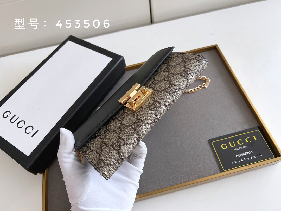 P105🎀GUCCl 453506🎀颜色 黑 🎀尺寸 19*10.5*3.5 🎀GUCCl专柜同步，可肩背专柜品质顶级进口牛皮 海外订制钥匙扣五金 做工油边精湛！