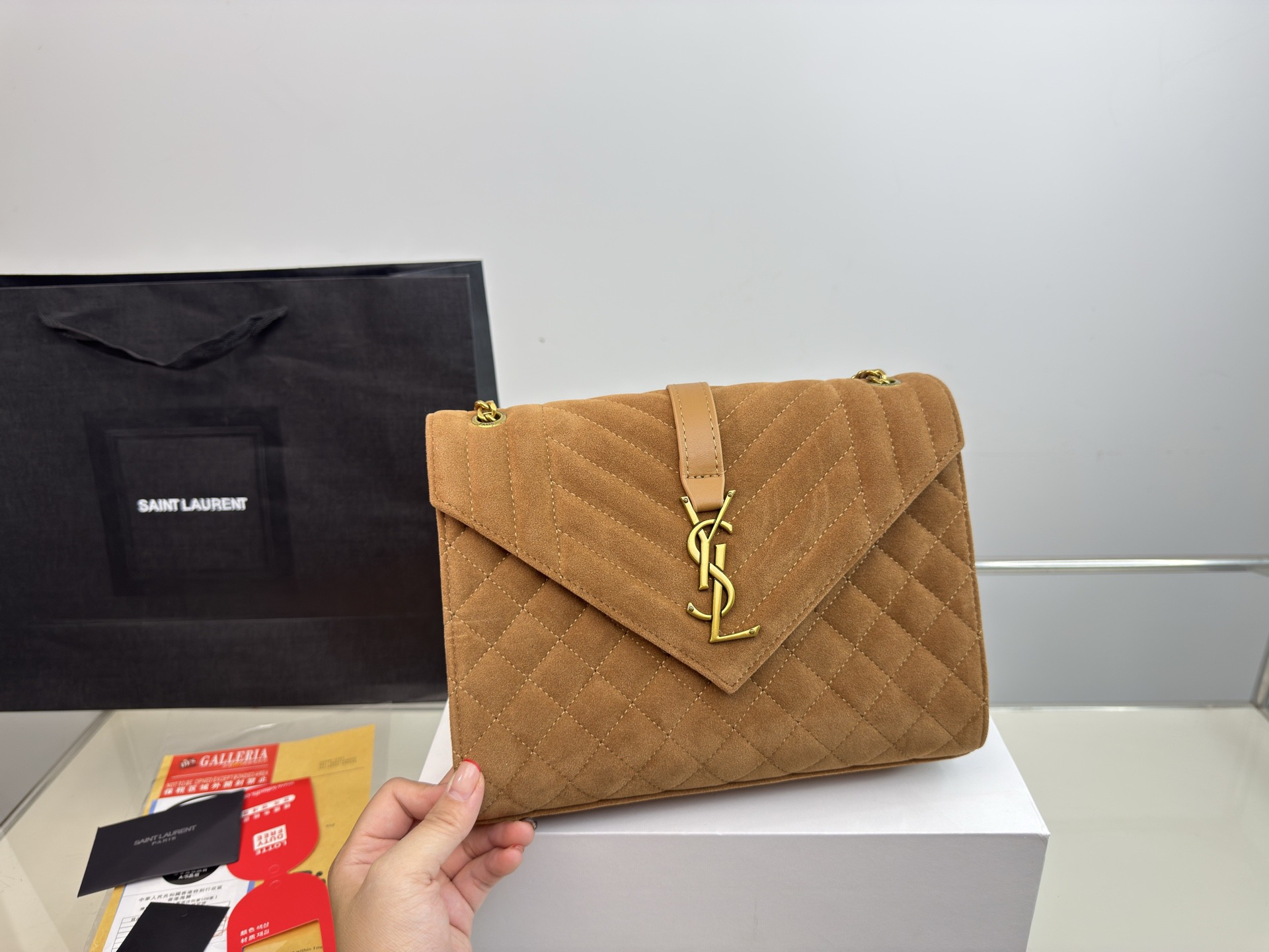 （飞机盒折叠盒⚠️）p165 圣罗兰YSL信封包 Lenvelope 信封包 经典包包推荐哦！ 特别适合秋天的一款哦亲！ ​size：24*17cm 立即抢购👉