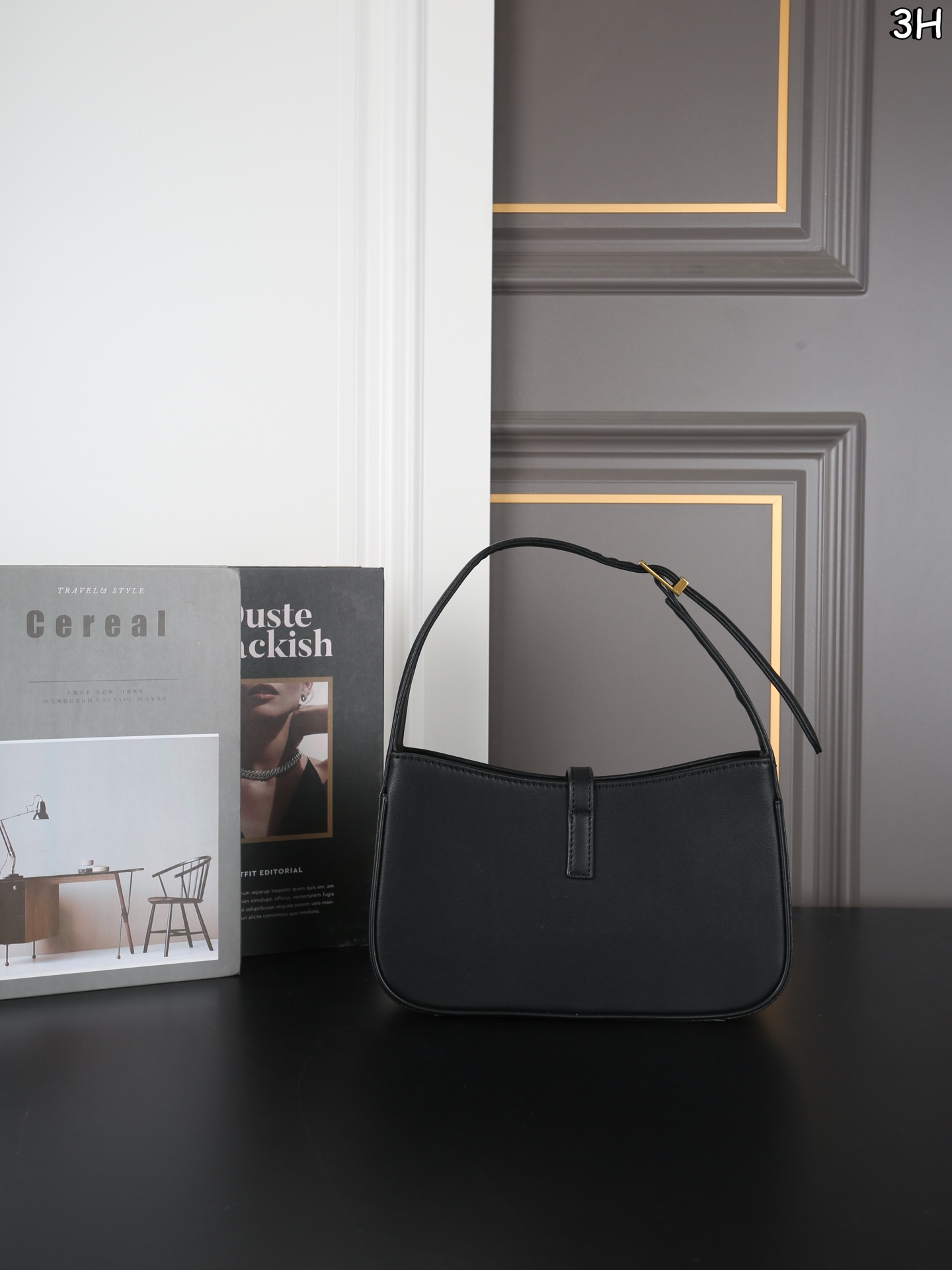 P125 折叠盒 圣罗兰 YSL LE5A7 腋下包流浪包手提包单肩包 直接get rose同款腋下包！ 经典包型 设计简约又有辨识度 日常出街通勤 随手一背 直接拿着🫴时髦感 真的随性又高级的美✨容量很大～[大笑R] 背上不会有重量感 而且背着很有质感，从通勤到约会都实用 尺寸：25&times;15