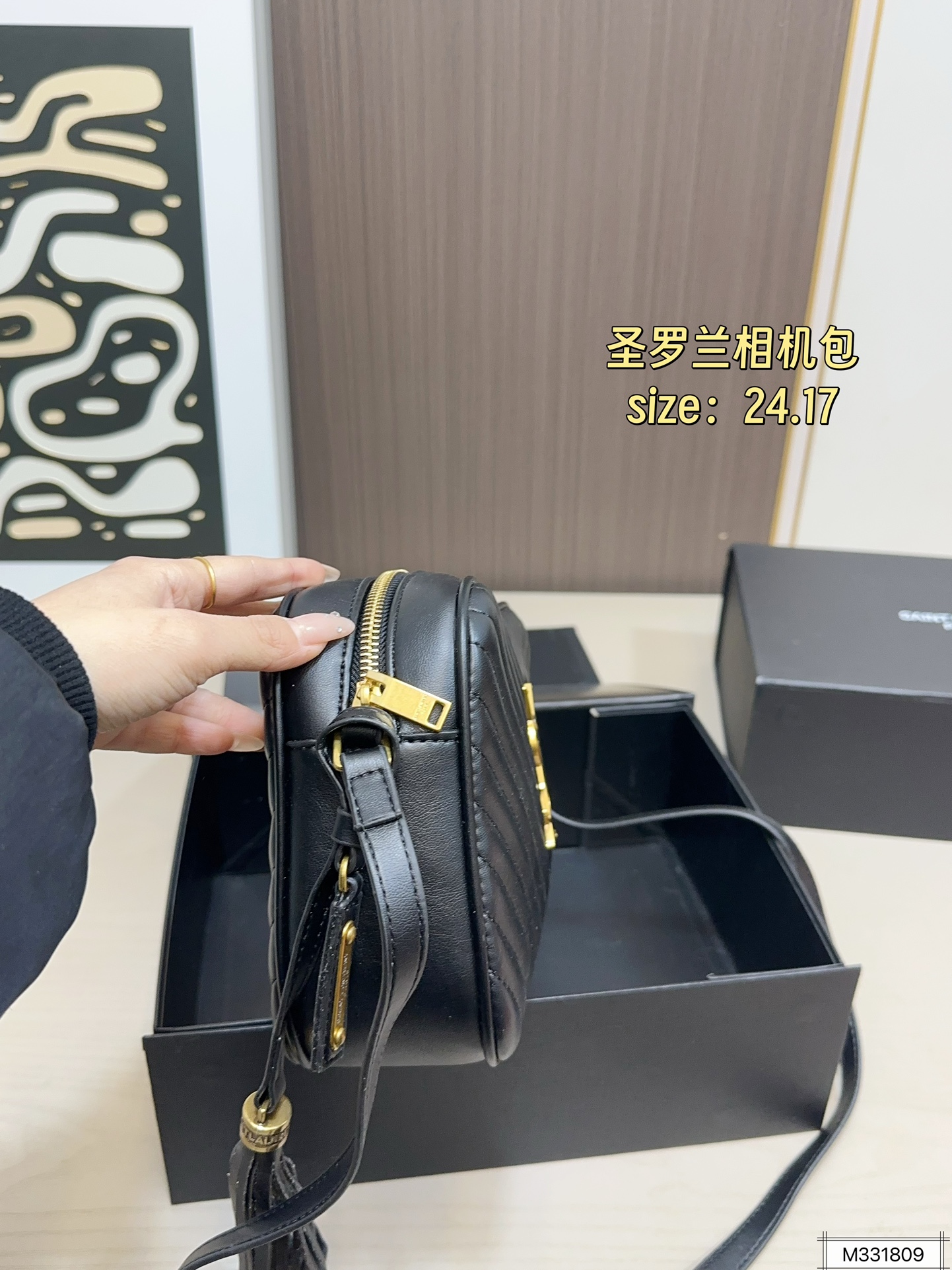 💰125 折叠盒 圣罗兰相机包 拥有无穷魅力 时尚感极强 五金十分抢眼 单肩/斜挎百搭各种服饰 尺寸:24 17