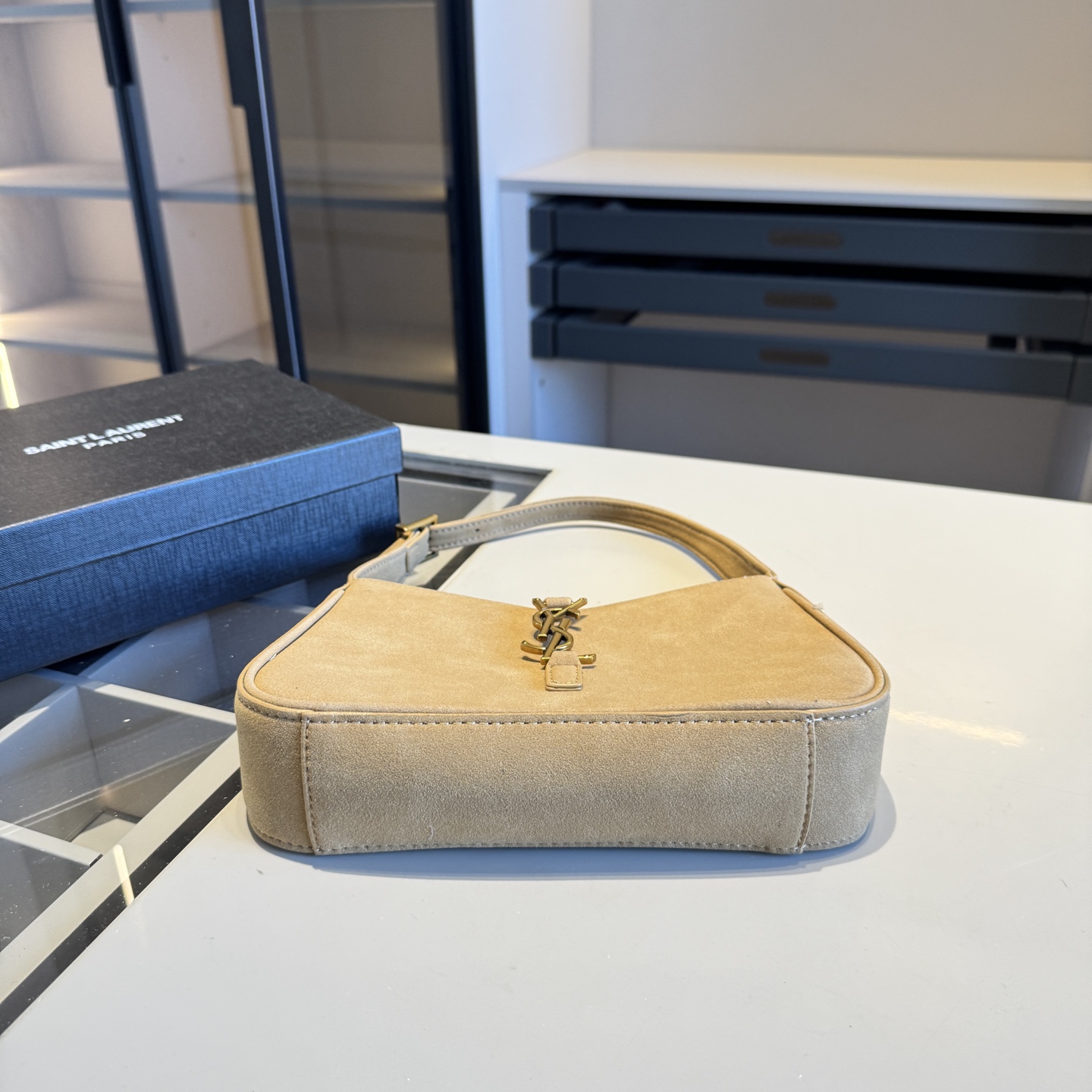 🅿️135✅新品推荐🔜 升级版🔥YSL圣罗兰专柜爆款hobo腋下包！麂皮系列！明星同款！到哪都是回头率👍专柜同款哦！品质堪比正品！进口皮料外出轻便实用！原版顶级五金！🎁原版礼盒包装（size：24*15*6）