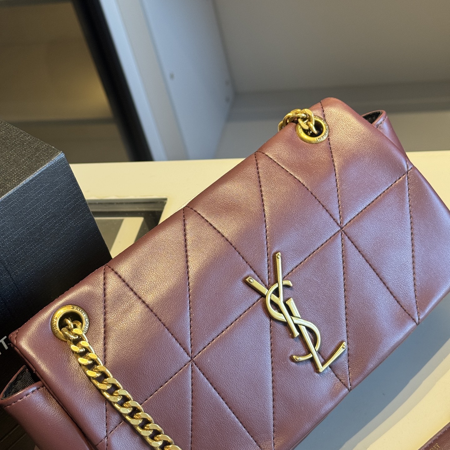 🅿️135✅新品推荐🔜 🔥YSL圣罗兰爆款jamie小号通勤包👍古力娜扎同款！链条包！大容量～非常实用[呲牙]走到哪都是回头率👍众多明星追捧的单品哦！超级有范儿！采用原版牛皮🐂五金都是原版材质哦！质感特别好👍品质堪比正品！上身效果超棒！🎁原版礼盒包装（size：25*14*6）