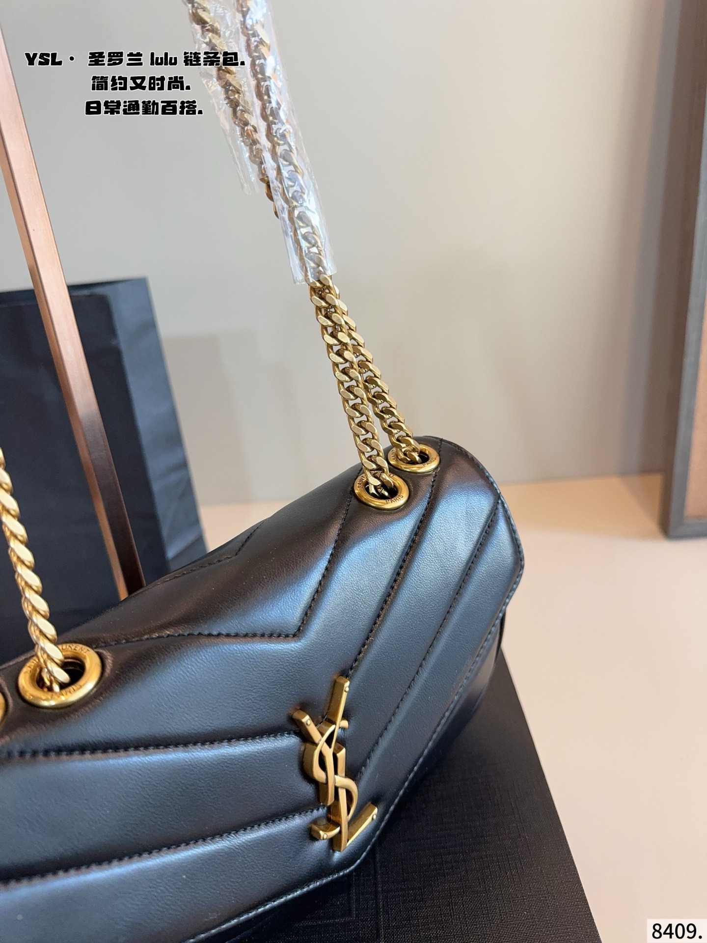 p160配礼盒🎁. YSL LouLou Puffer链条包 loulou今年专柜超火爆 柔软舒适胖乎乎的外形像拿着棉花糖颜值很高的一款呀! 实用性满分+复古范十足怎么搭配都好看又百搭自圣罗兰 尺寸:24*6*15cm