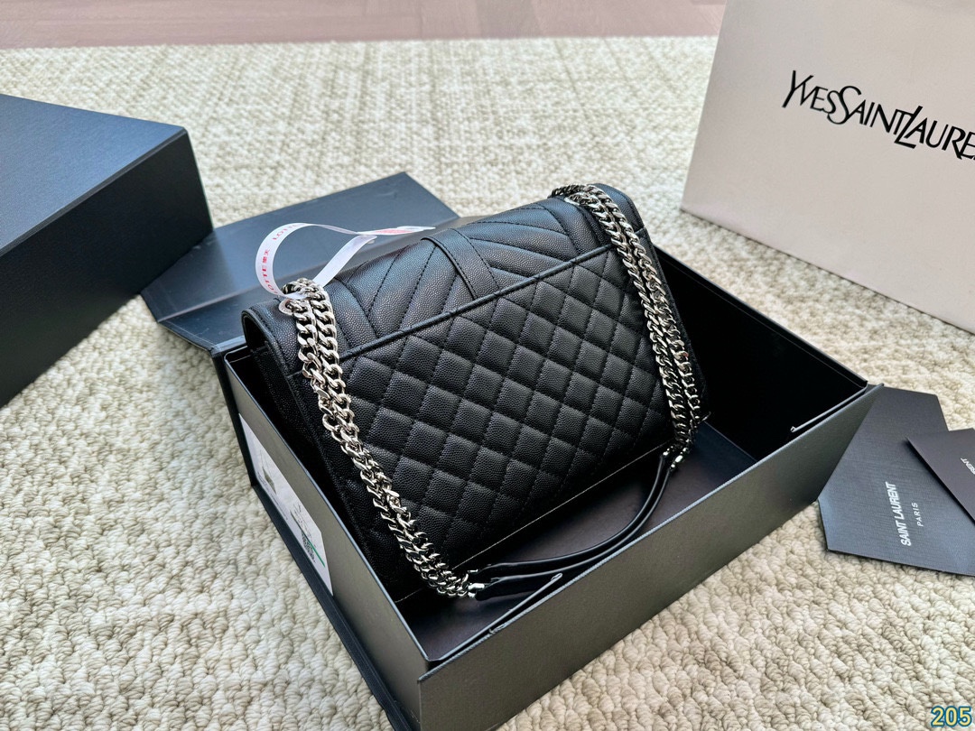 小号&yen;150折叠盒 圣罗兰YSL Envelope信封包 简约才是百搭公式。 复古又时髦，妥妥的街拍神器。 出街通勤都可。 容量很大，可肩背、斜挎。 搭配很显高级感。 是帅气女孩不可缺少的一款经典存在。 尺寸小号24 17